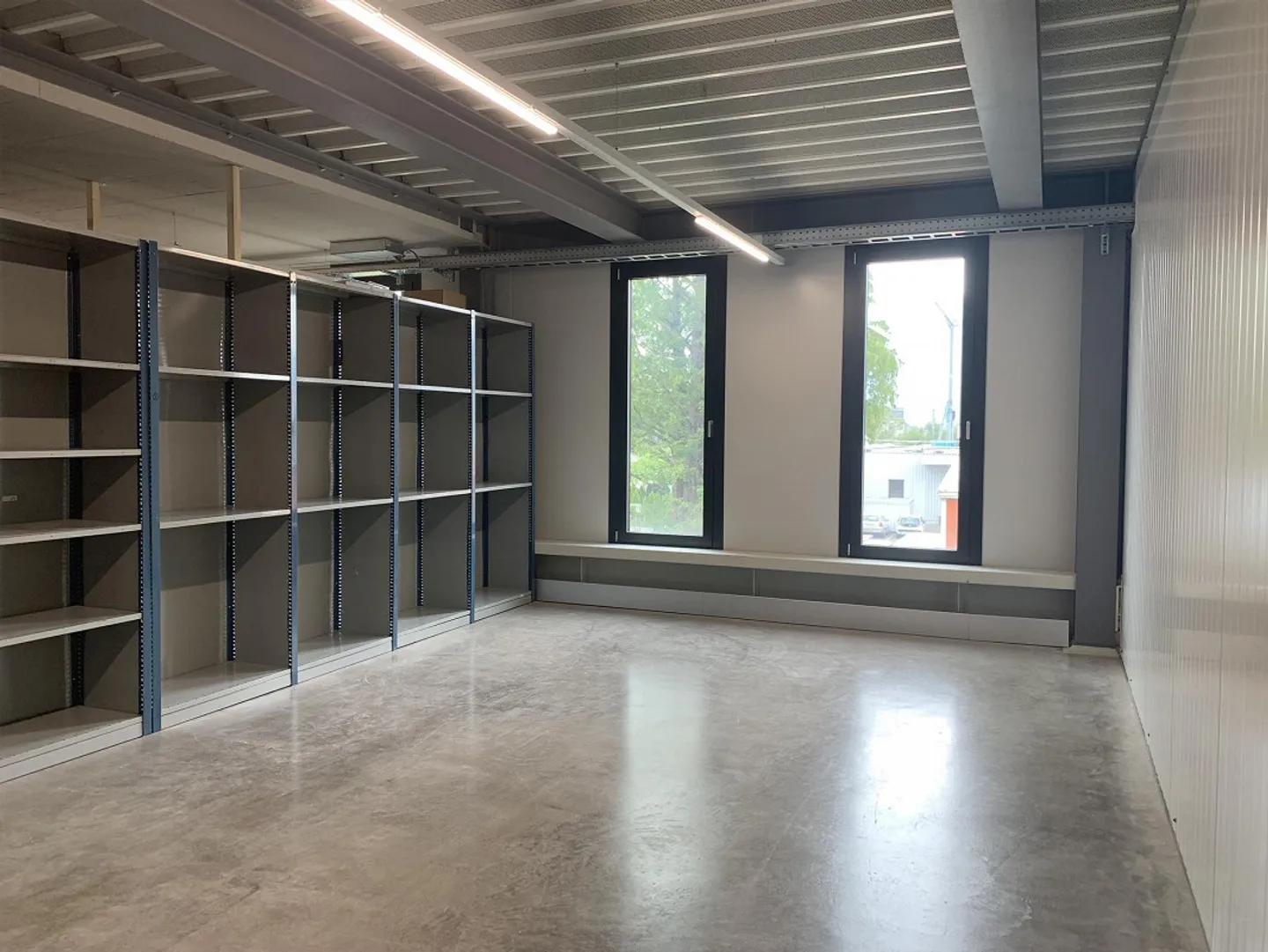Moderne Lagerfläche - Foto 7 von 8