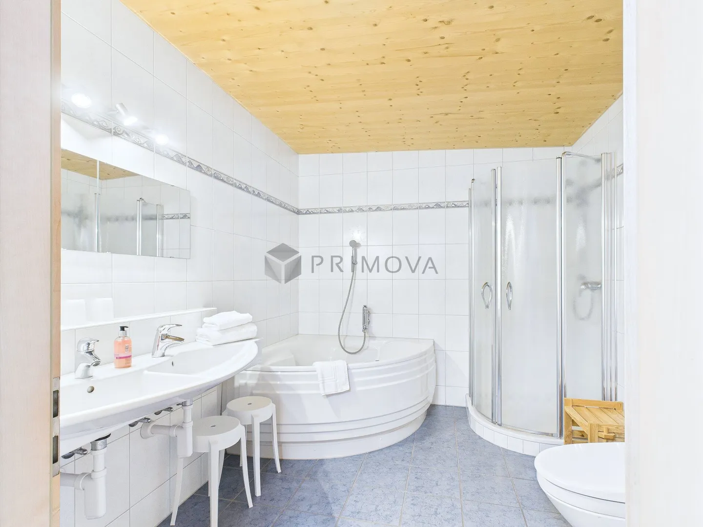 Hotel & Ristorante con Appartamenti, Vigneto e Terreno Edificabile in Posizione Premium sul Lago Walensee - Foto 25 di 30