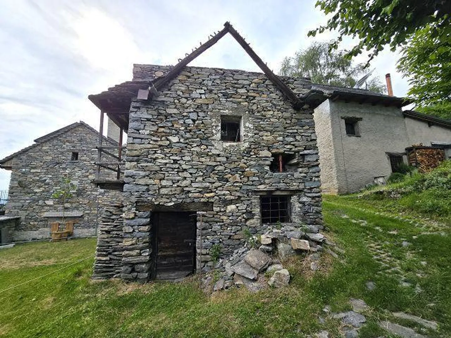 2 Rustiques dans un emplacement très calme et ensoleillé avec vue / 2 rustici con t... - Photo 32 sur 36