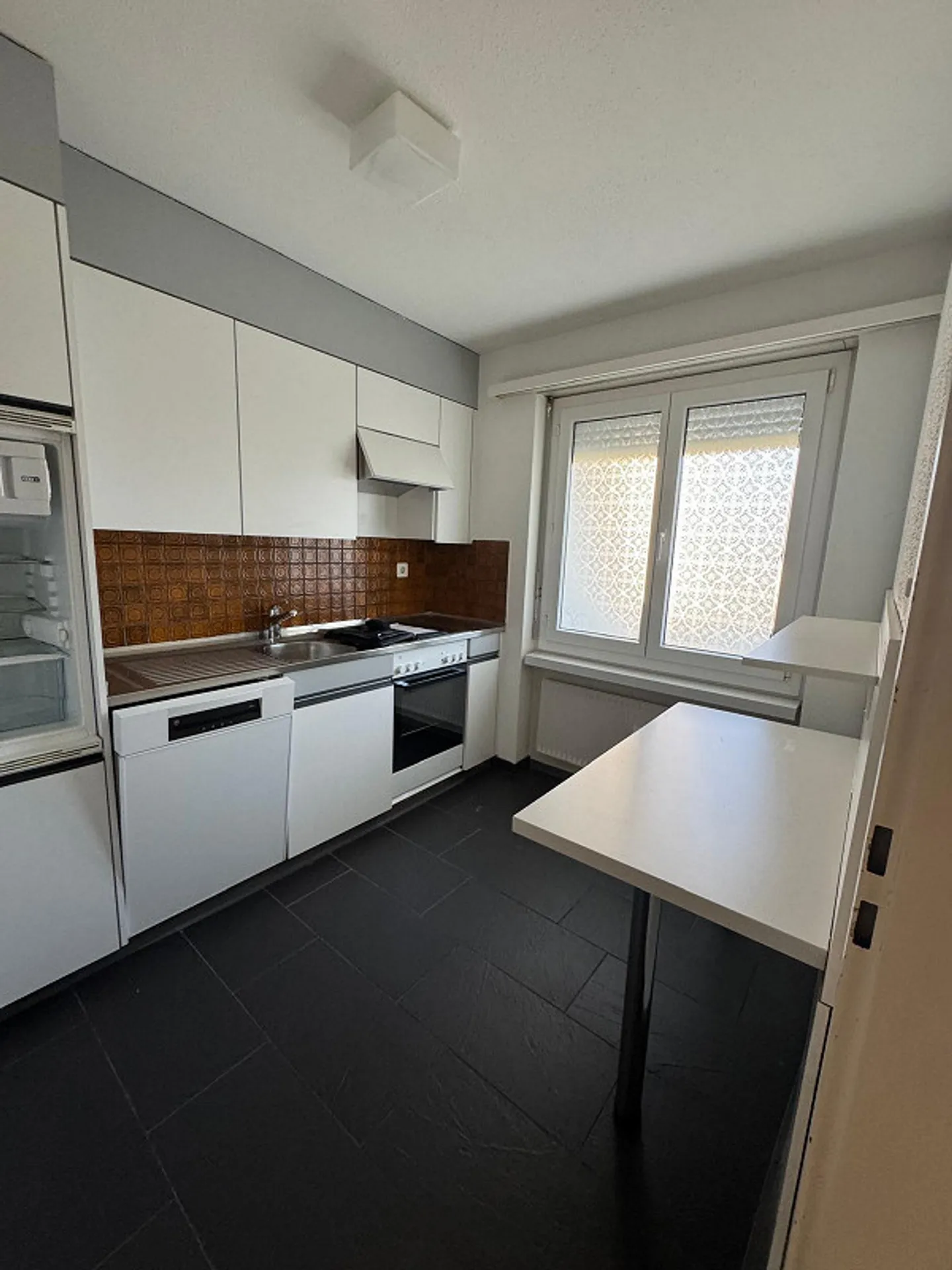 Charmante 2.5 Zimmer-Wohnung - Foto 2 von 8