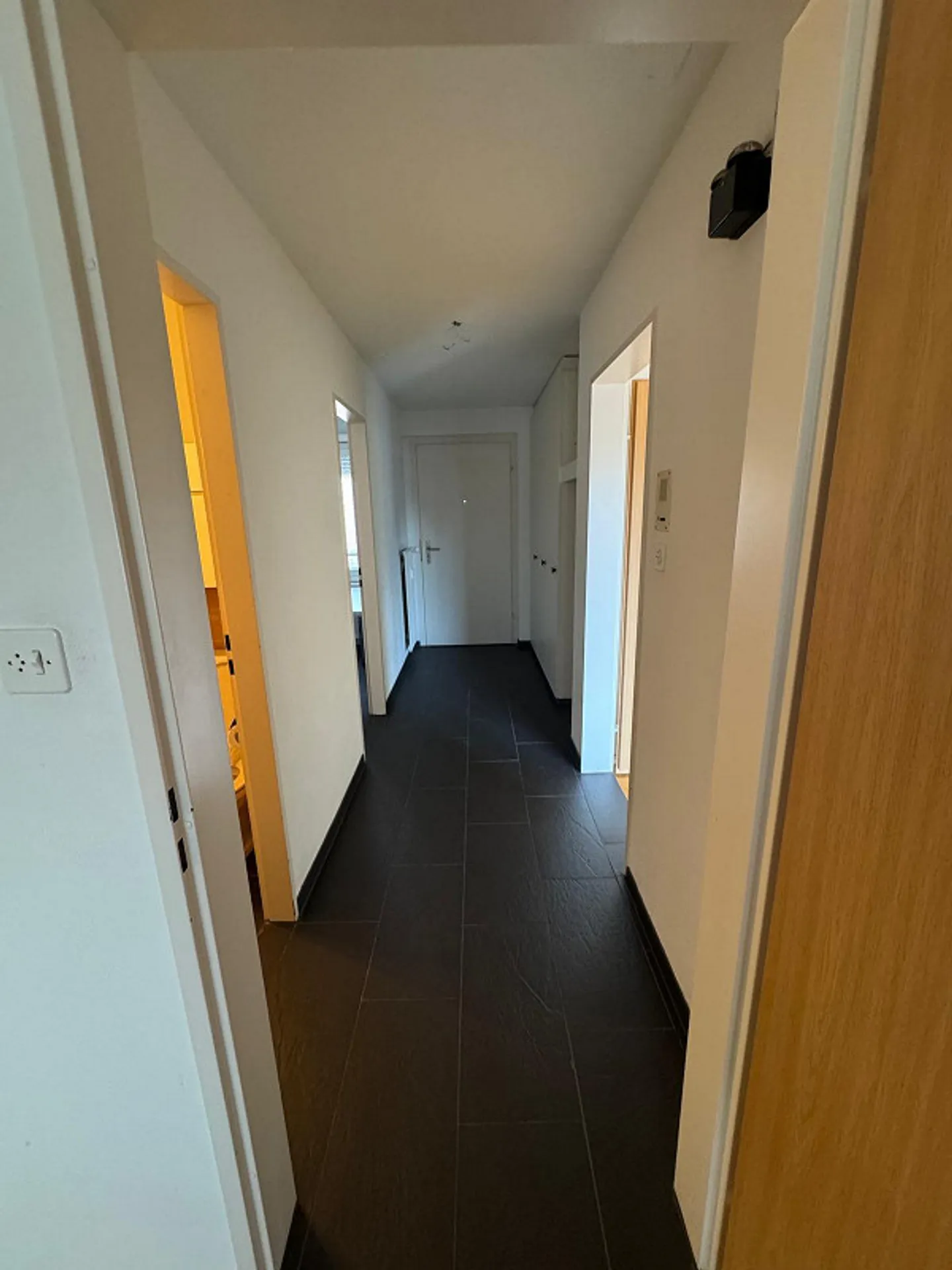 Charmante 2.5 Zimmer-Wohnung - Foto 3 von 8