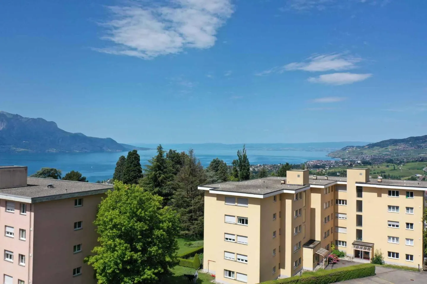 Wohnung im Obergeschoss mit Seeblick - Foto 1 von 8