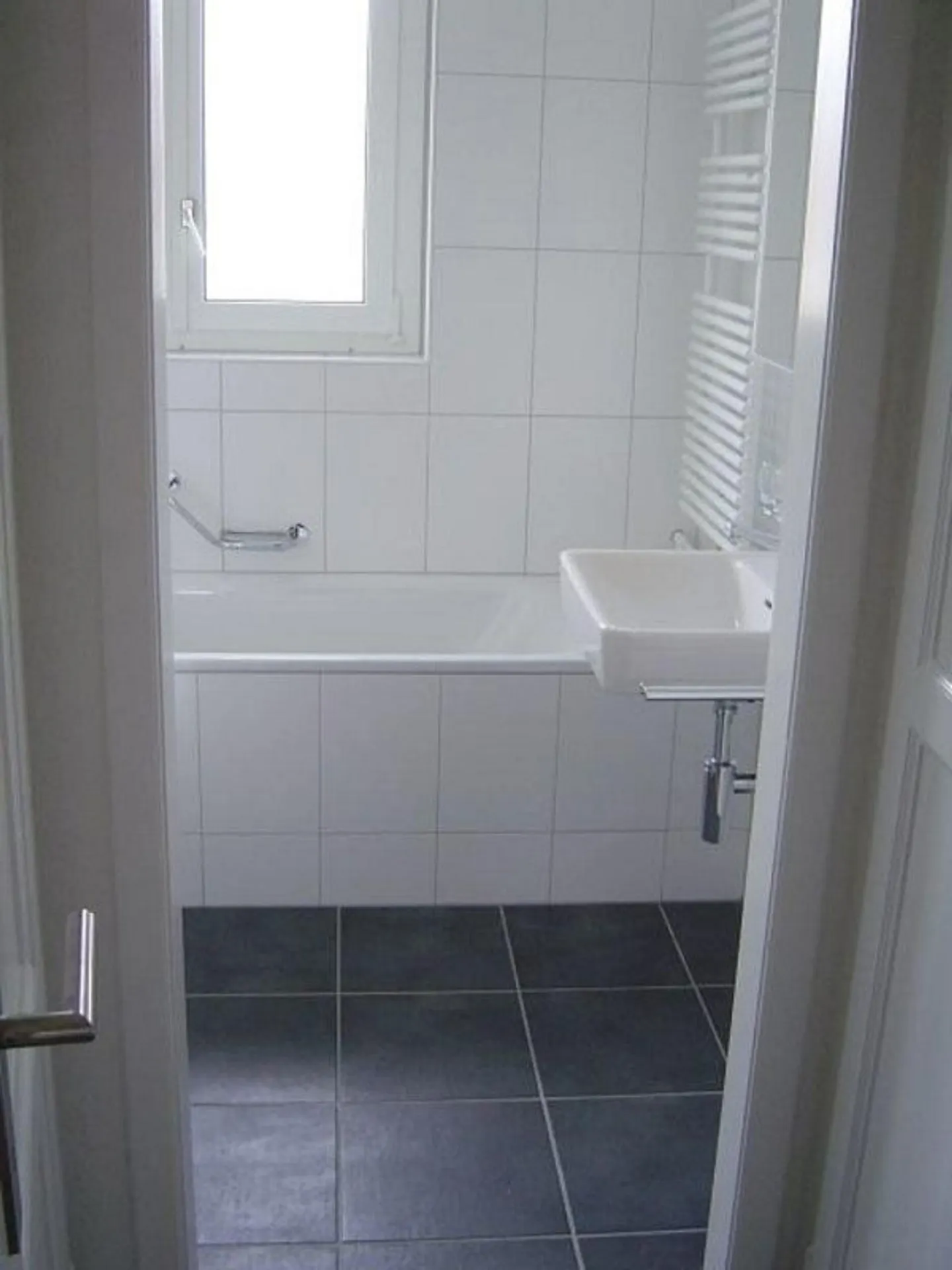 MODERN APARTMENT - TOP ACCESSIBLE - Photo 2 of 6