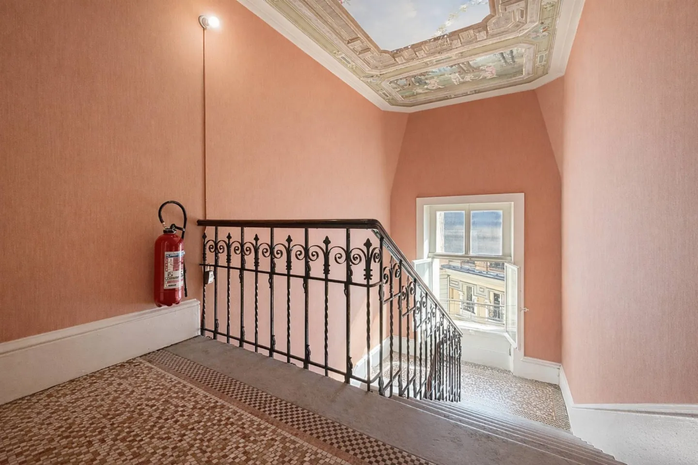 Apartment from the early 20th century in the heart of the city - Photo 9 of 10