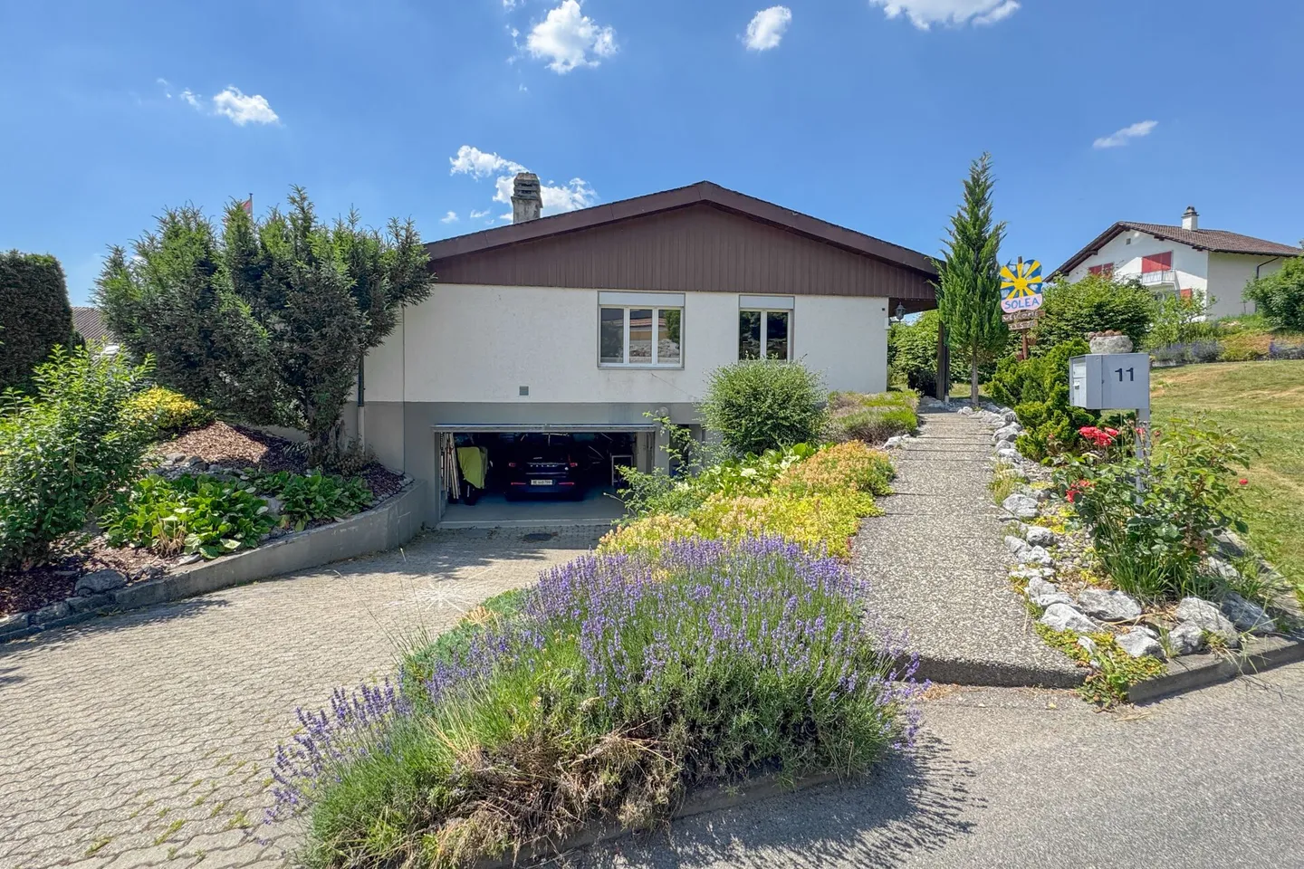 Charmantes Familienhaus mit Pool - Foto 2 von 16