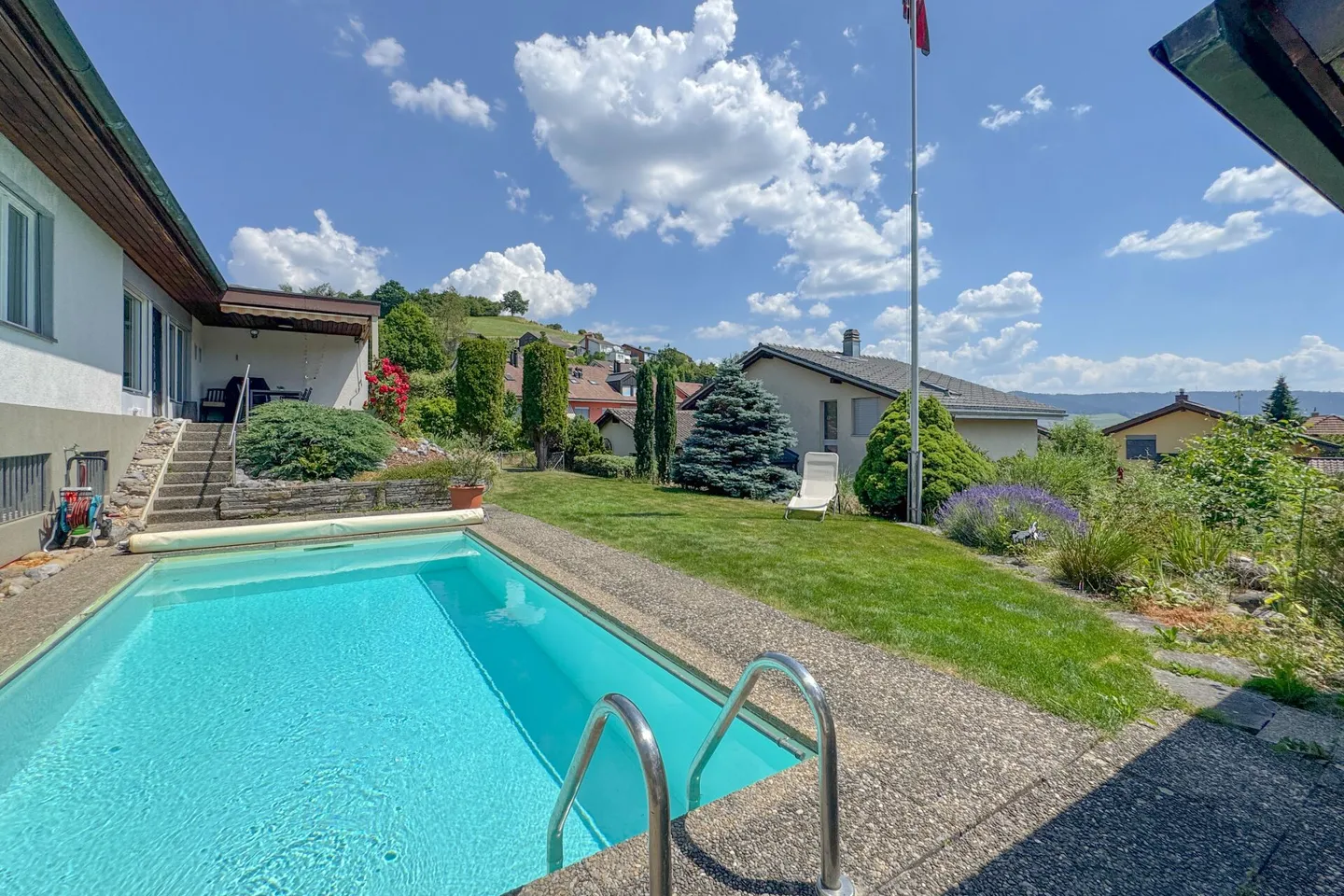 Charmantes Familienhaus mit Pool - Foto 4 von 16