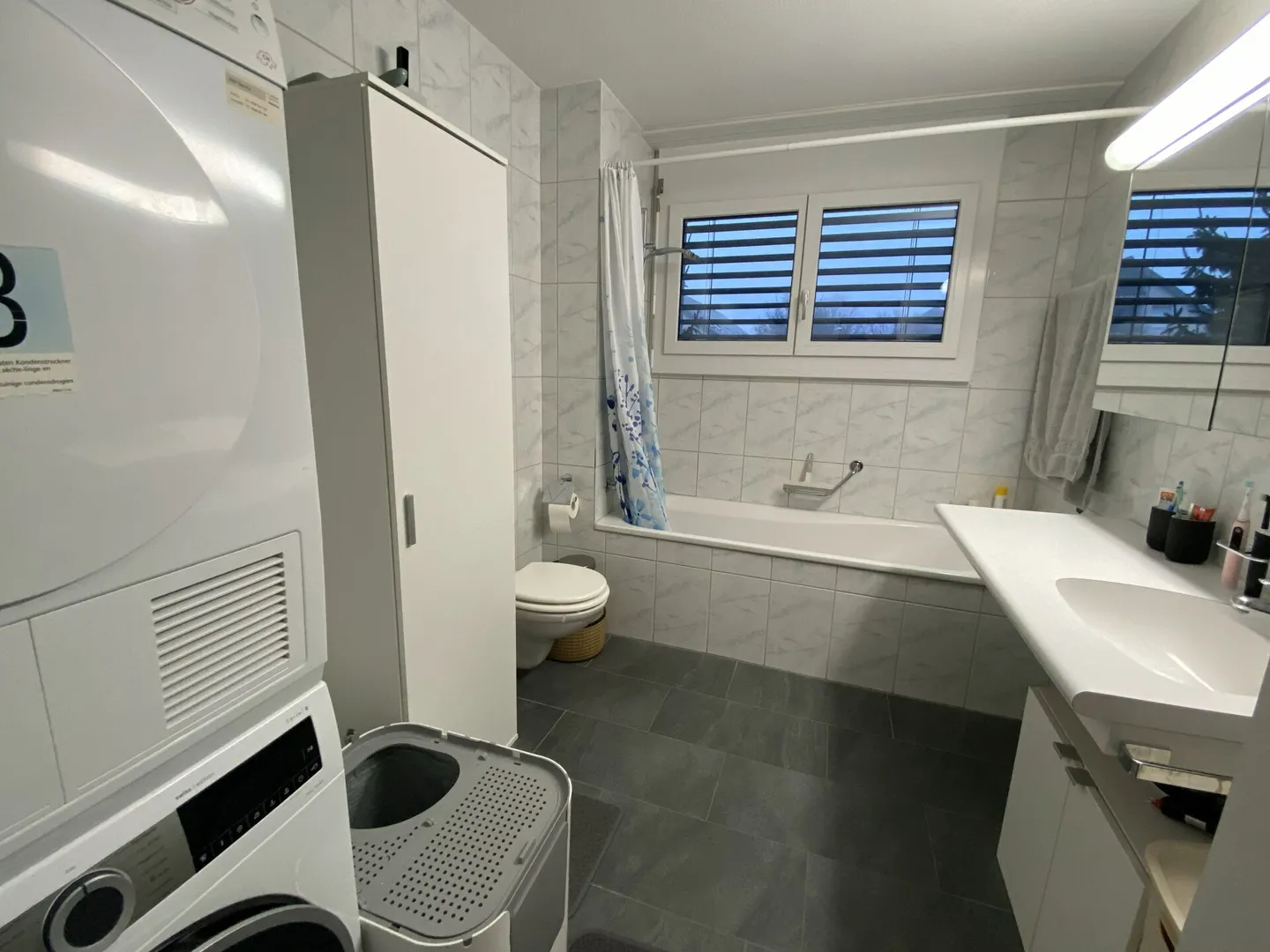 Appartement moderne, lumineux et attrayant de 3,5 pièces au centre de Fislisbach - Photo 9 sur 10