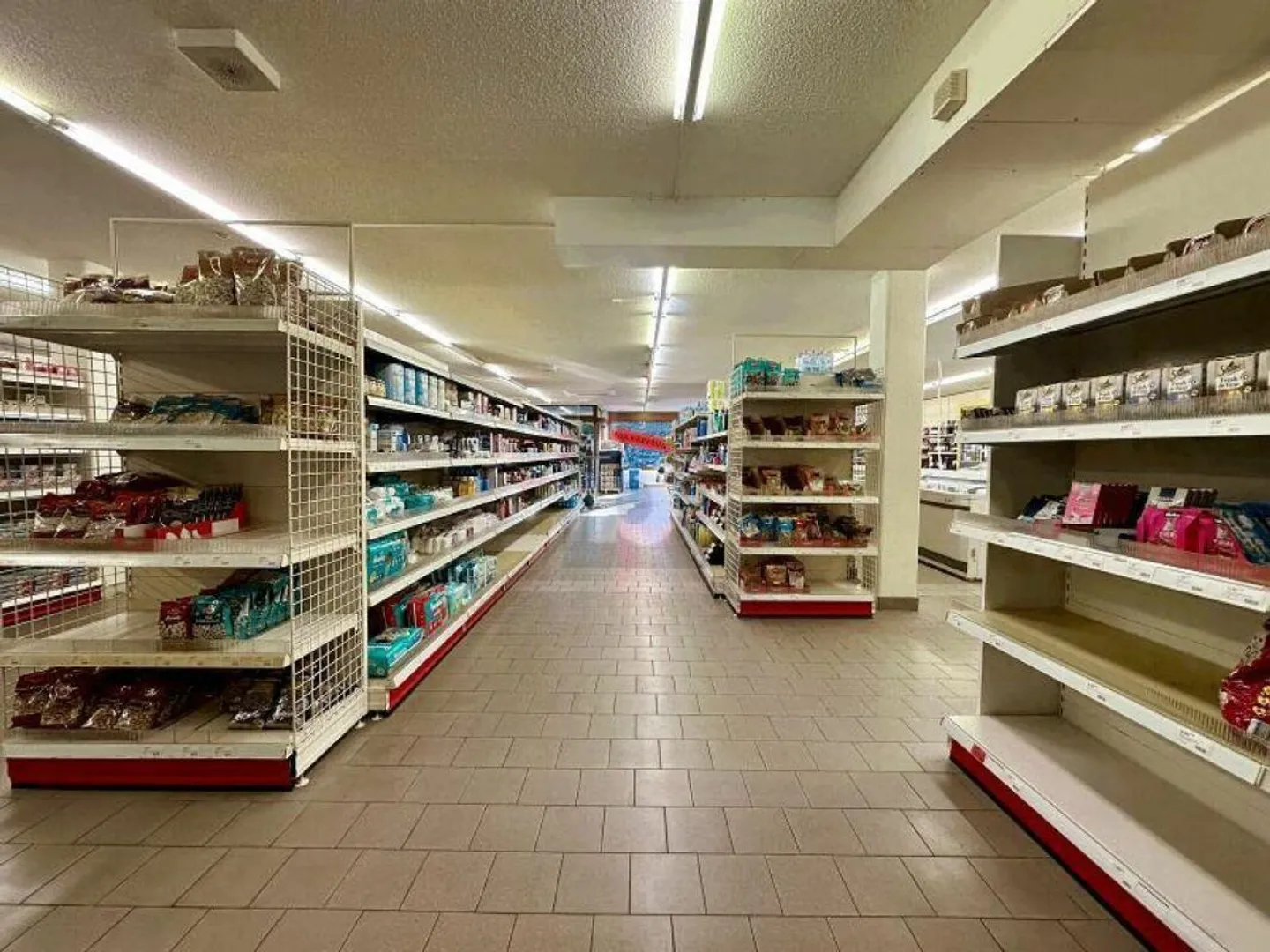 Espace de vente polyvalent dans un emplacement central de 500m2 - Photo 2 sur 3