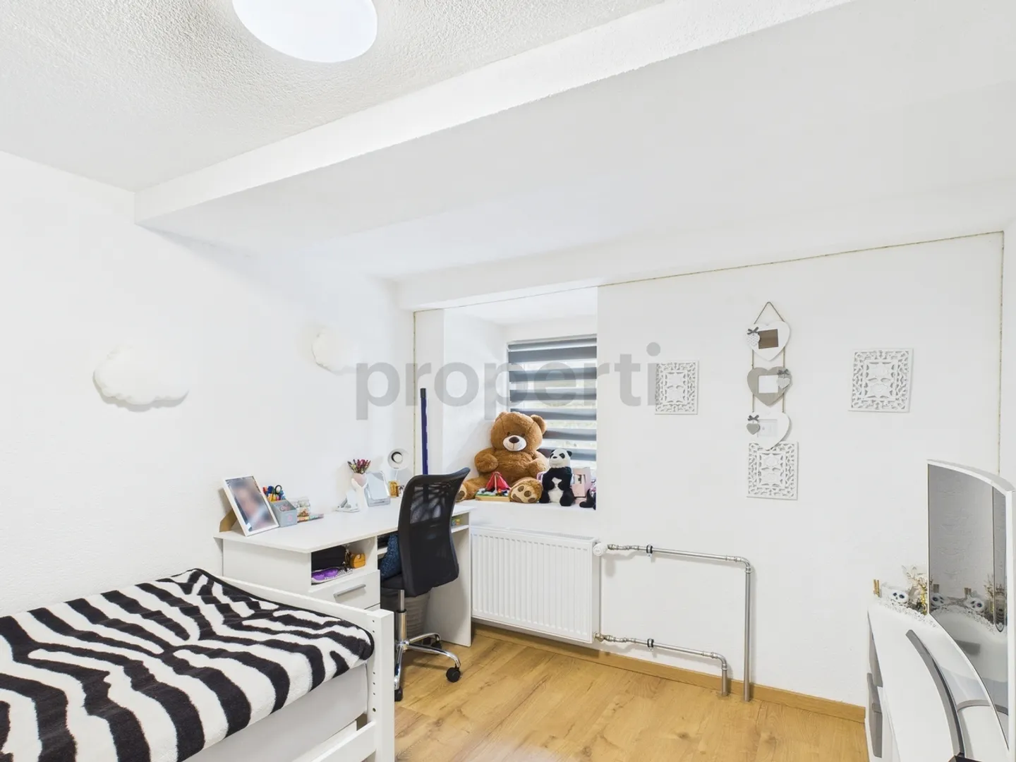 Charming Corner Townhouse with Studio, Balcony and Mountain View - Photo 5 of 12