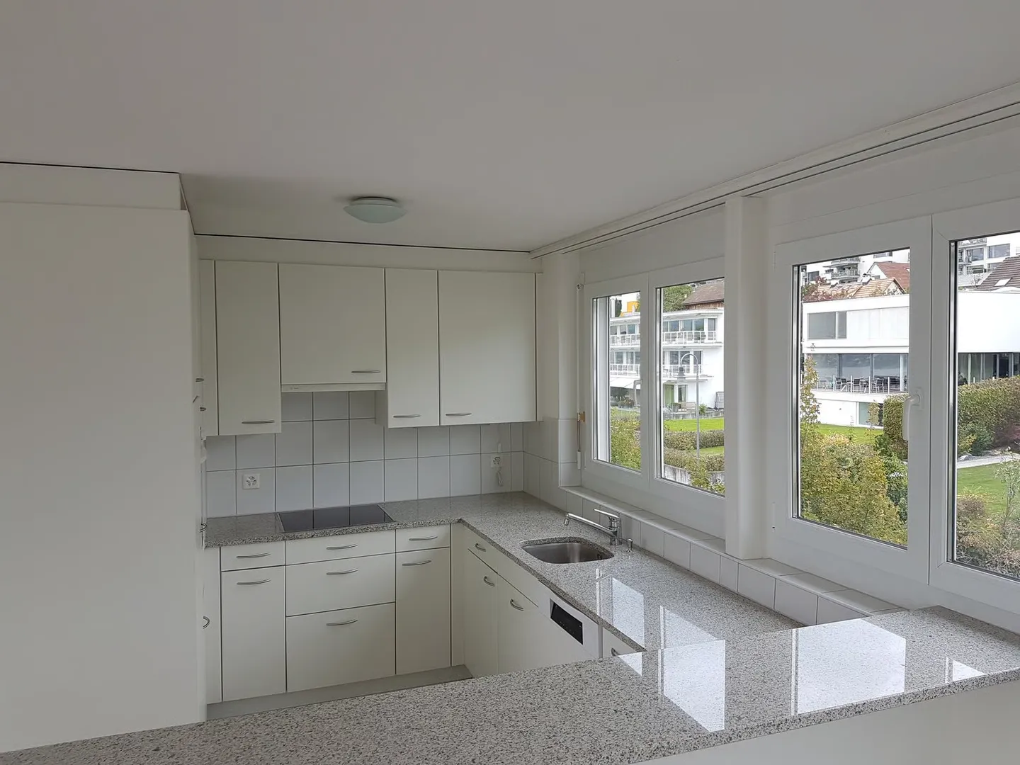 Wohnen über dem Rebberg: Exklusive 5-Zimmer-Attika-Maisonette mit Panoramaseesicht - Photo 6 sur 15