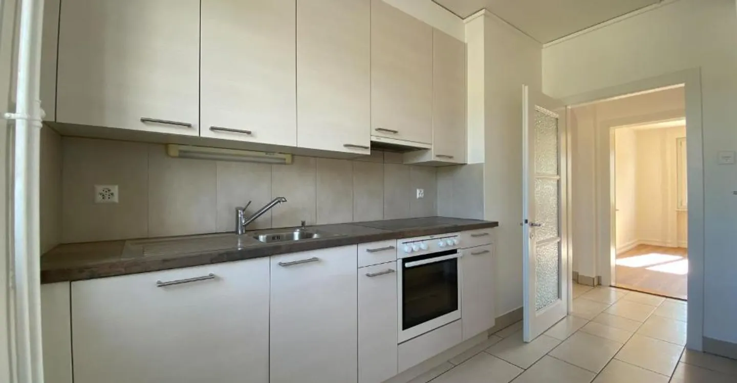 Renovated 3-room apartment on the 1st floor - Photo 1 of 7