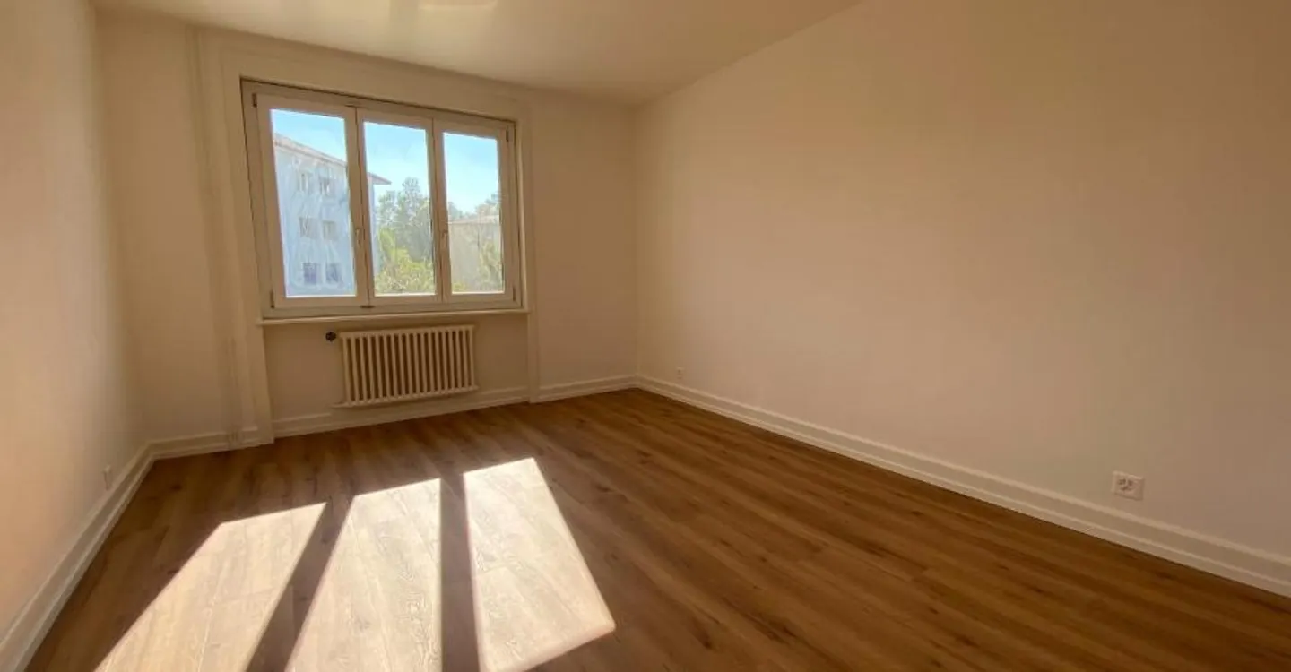 Renovated 3-room apartment on the 1st floor - Photo 4 of 7