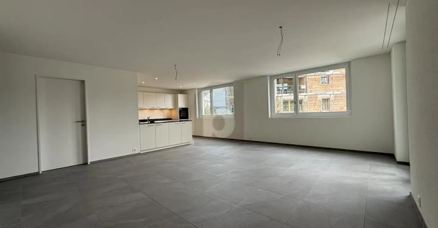 Grosszügige Wohnung mit Balkon - Foto 2 von 6
