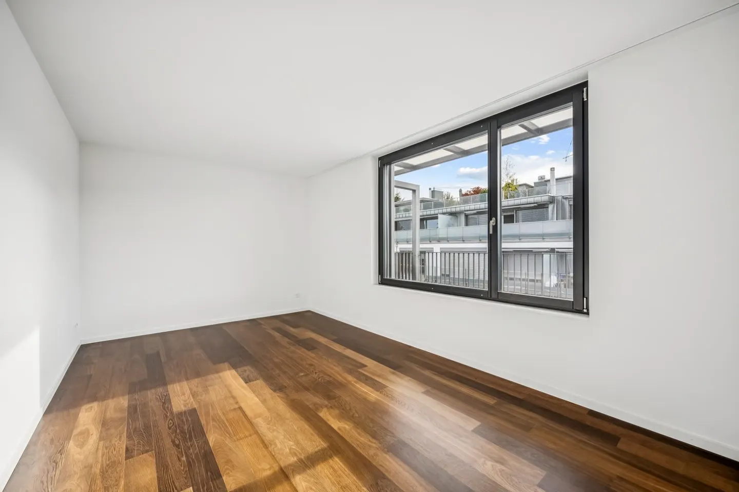 Appartamento attico da sogno con 3 terrazze e vista lago spettacolare nel centro di Thalwil - Foto 8 di 10