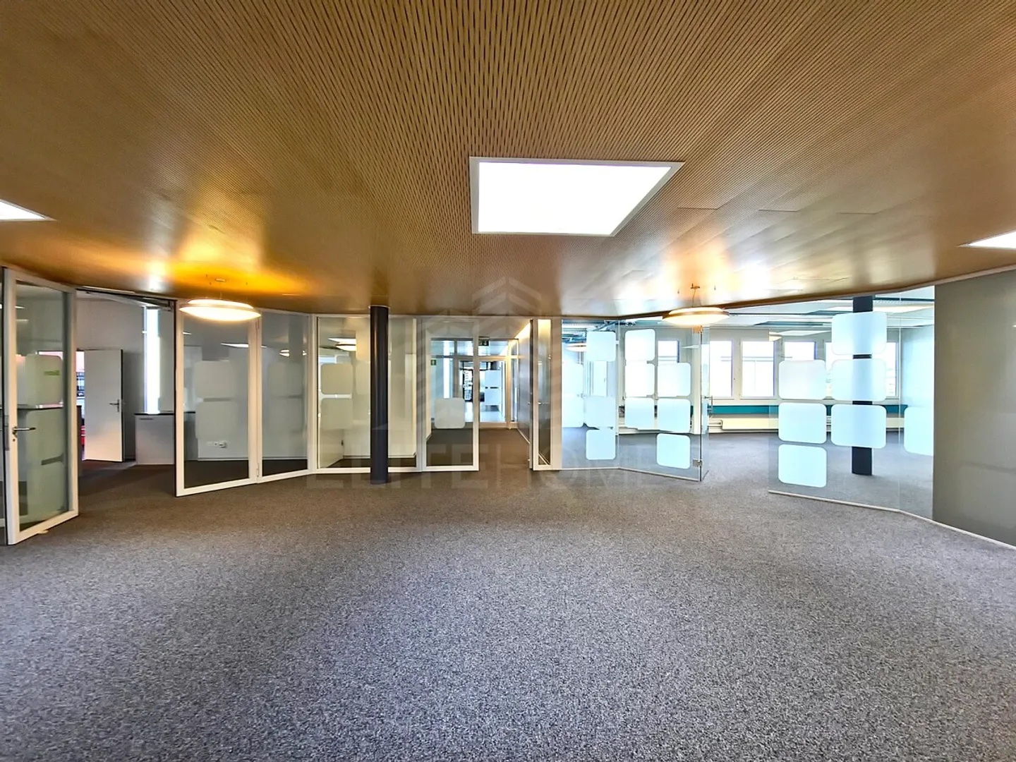 TOP ESPACE BUREAU ROTKREUZ – OÙ LE SUCCÈS COMMENCE - Photo 1 sur 10