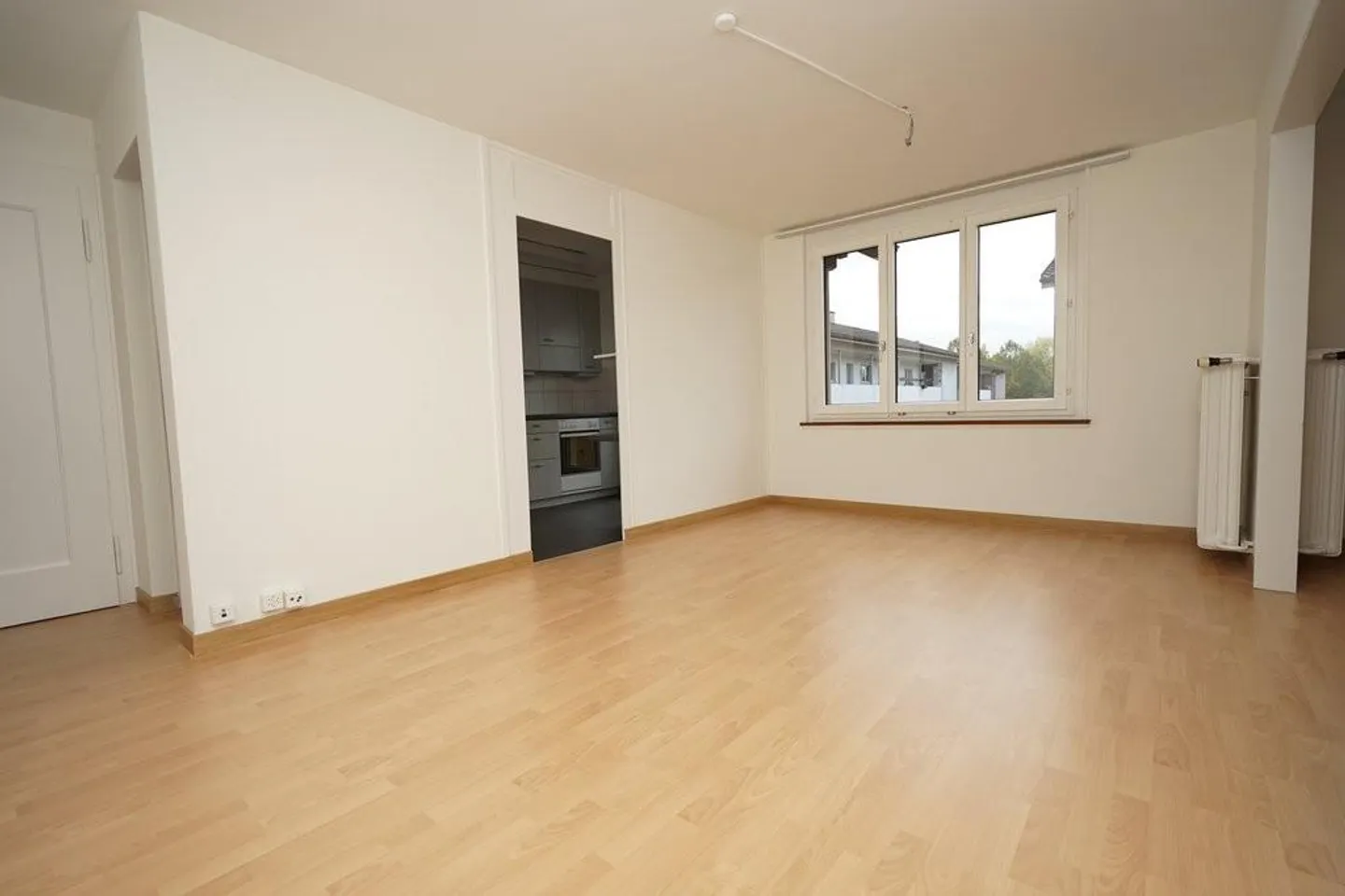 Central 4-room apartment for rent - Photo 3 of 8