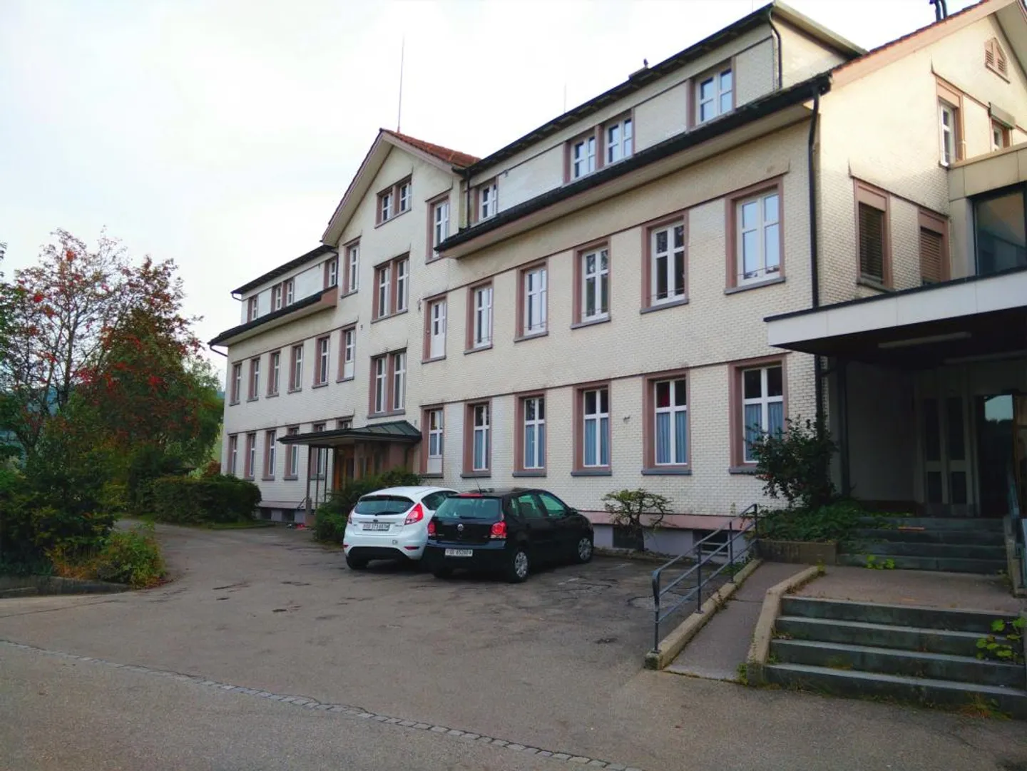 Aussenparkplatz - Foto 1 von 2