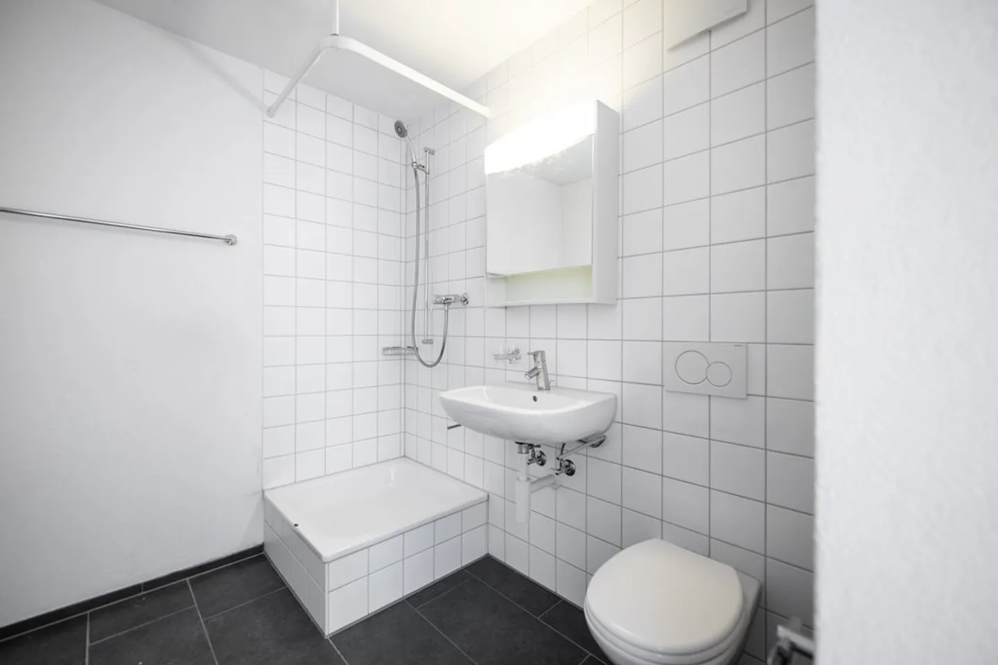 Moderne Wohnung mit sonnigem Balkon - Foto 6 von 7