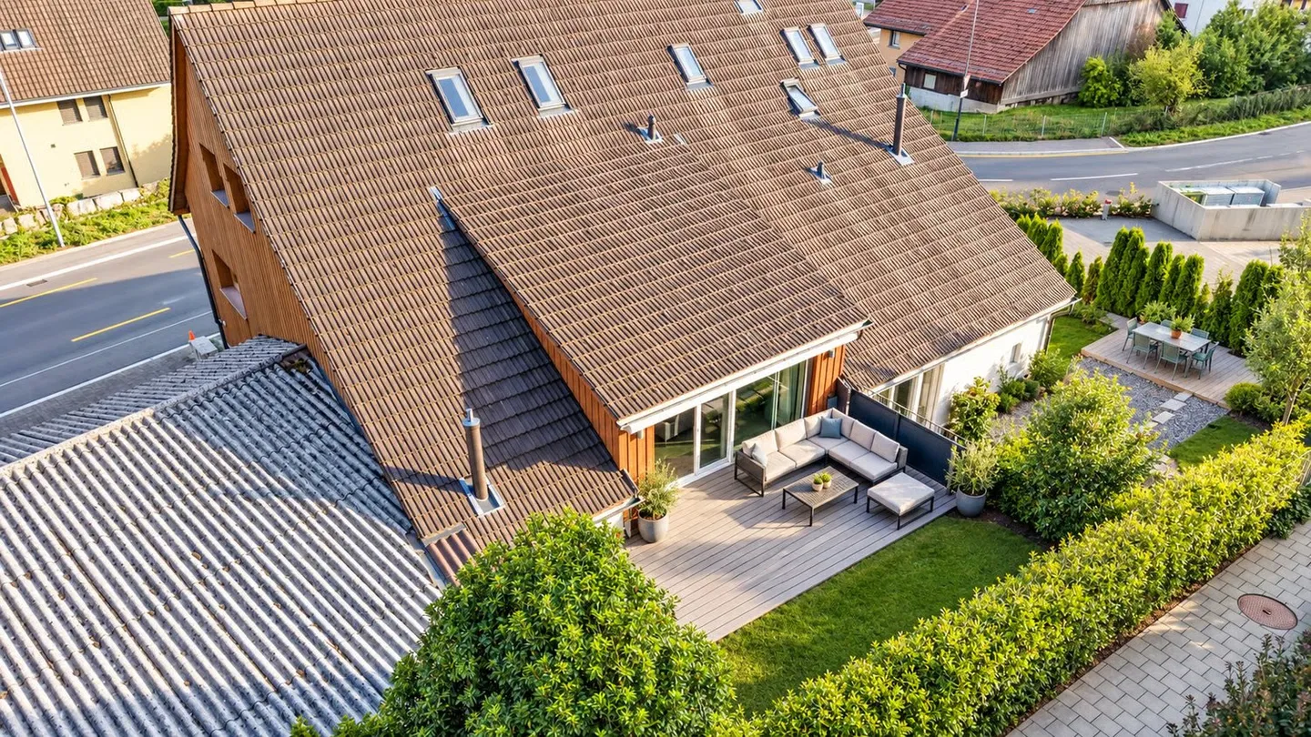 A Home to Feel Good: 5.5-Room Semi-Detached House with Garden and Terrace - Photo 1 of 16