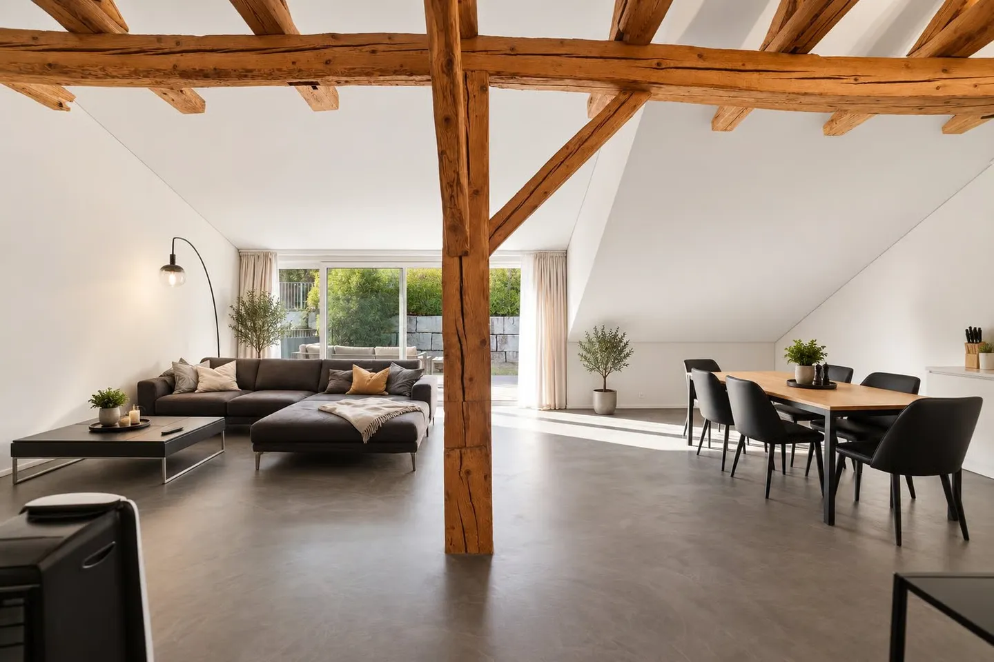 A Home to Feel Good: 5.5-Room Semi-Detached House with Garden and Terrace - Photo 2 of 16