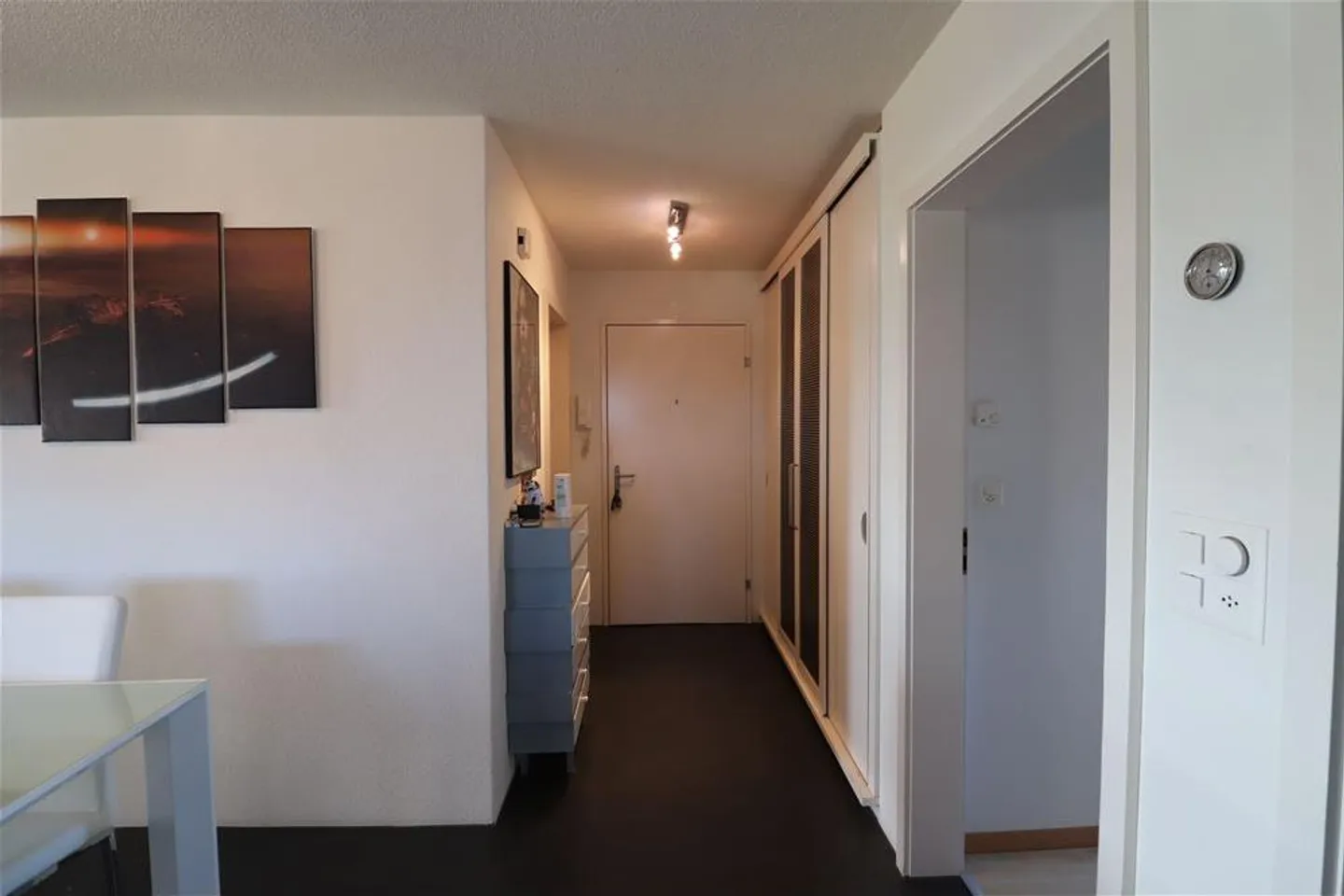 Spacious 4.5-room apartment with high-quality fireplace, open living concept and loggia - Photo 10 of 13