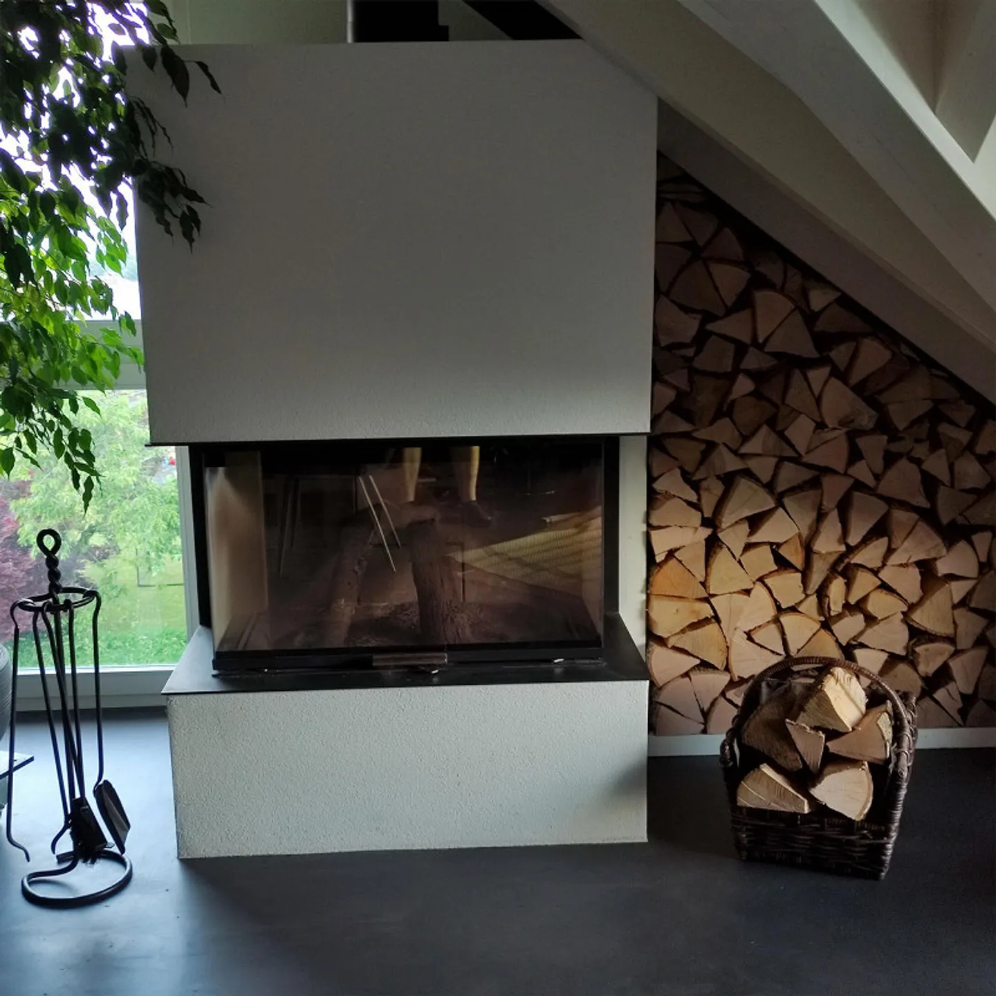 Spacious 4.5-room apartment with high-quality fireplace, open living concept and loggia - Photo 4 of 13