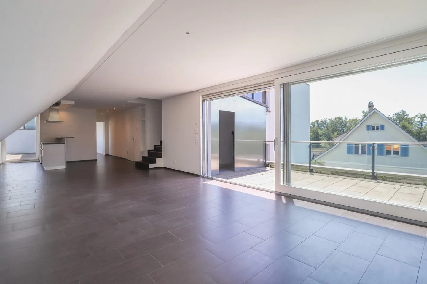 Appartement penthouse exclusif avec 2 terrasses dans un emplacement privilégié - Photo 3 sur 12