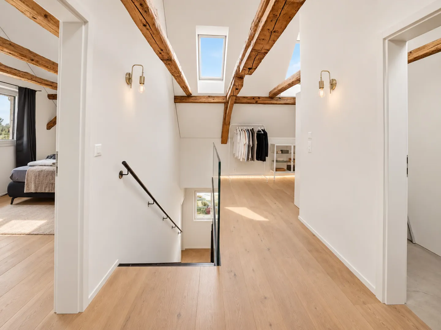 A Home to Feel Good: 5.5-Room Semi-Detached House with Garden and Terrace - Photo 8 of 16