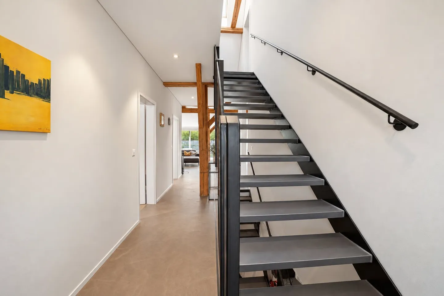 A Home to Feel Good: 5.5-Room Semi-Detached House with Garden and Terrace - Photo 7 of 16
