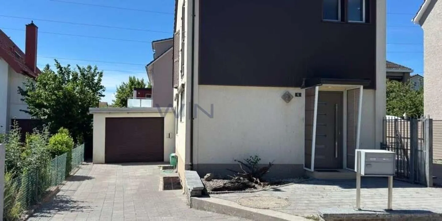 Charmantes Einfamilienhaus in Münchenstein - Foto 1 von 9