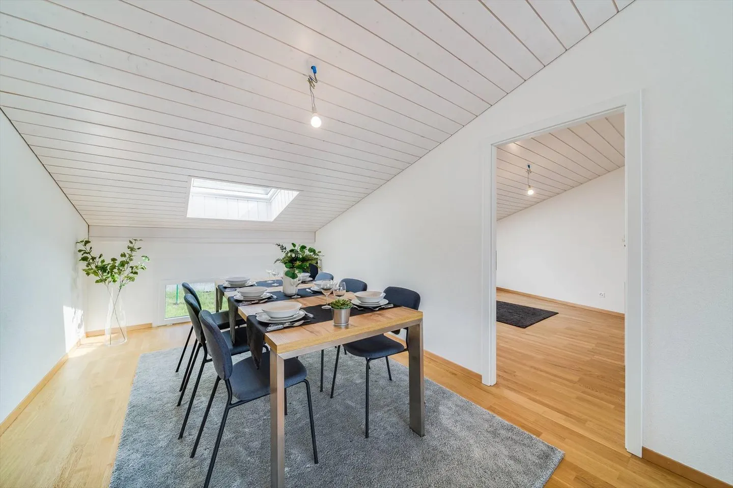 Appartement spacieux et lumineux dans un nouveau penthouse de 4,5 pièces - Photo 5 sur 12