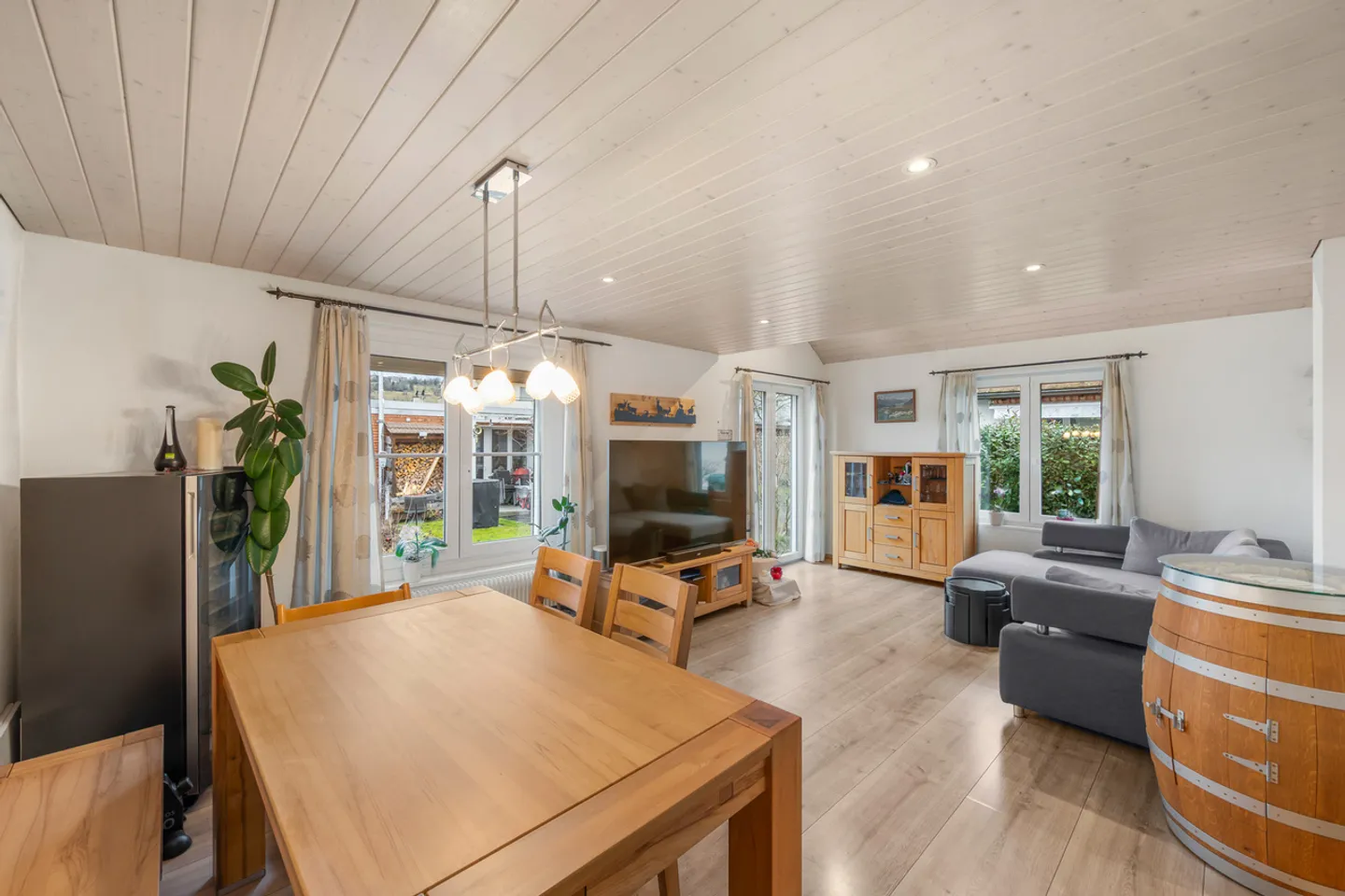 Casa bifamiliare con giardino convertito - Foto 2 di 14