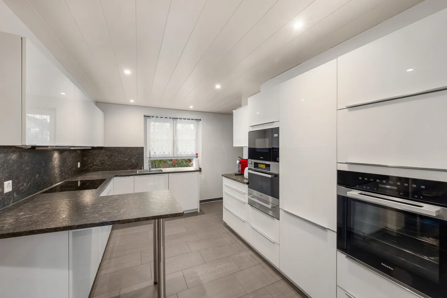 Casa bifamiliare con giardino convertito - Foto 6 di 14