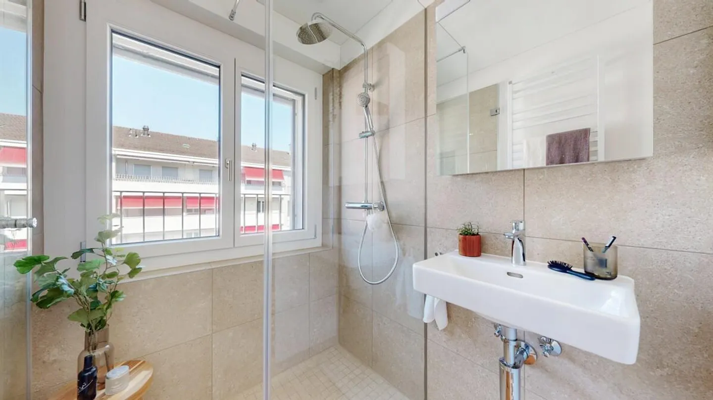 First rental: Fantastic 4.5 maisonette apartment with private roof terrace - Photo 7 of 10