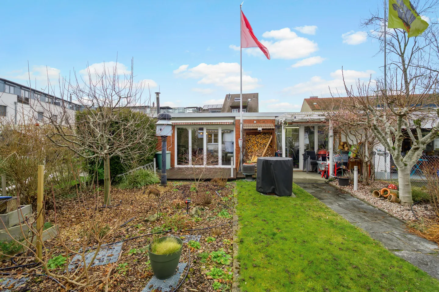 Casa bifamiliare con giardino convertito - Foto 11 di 14