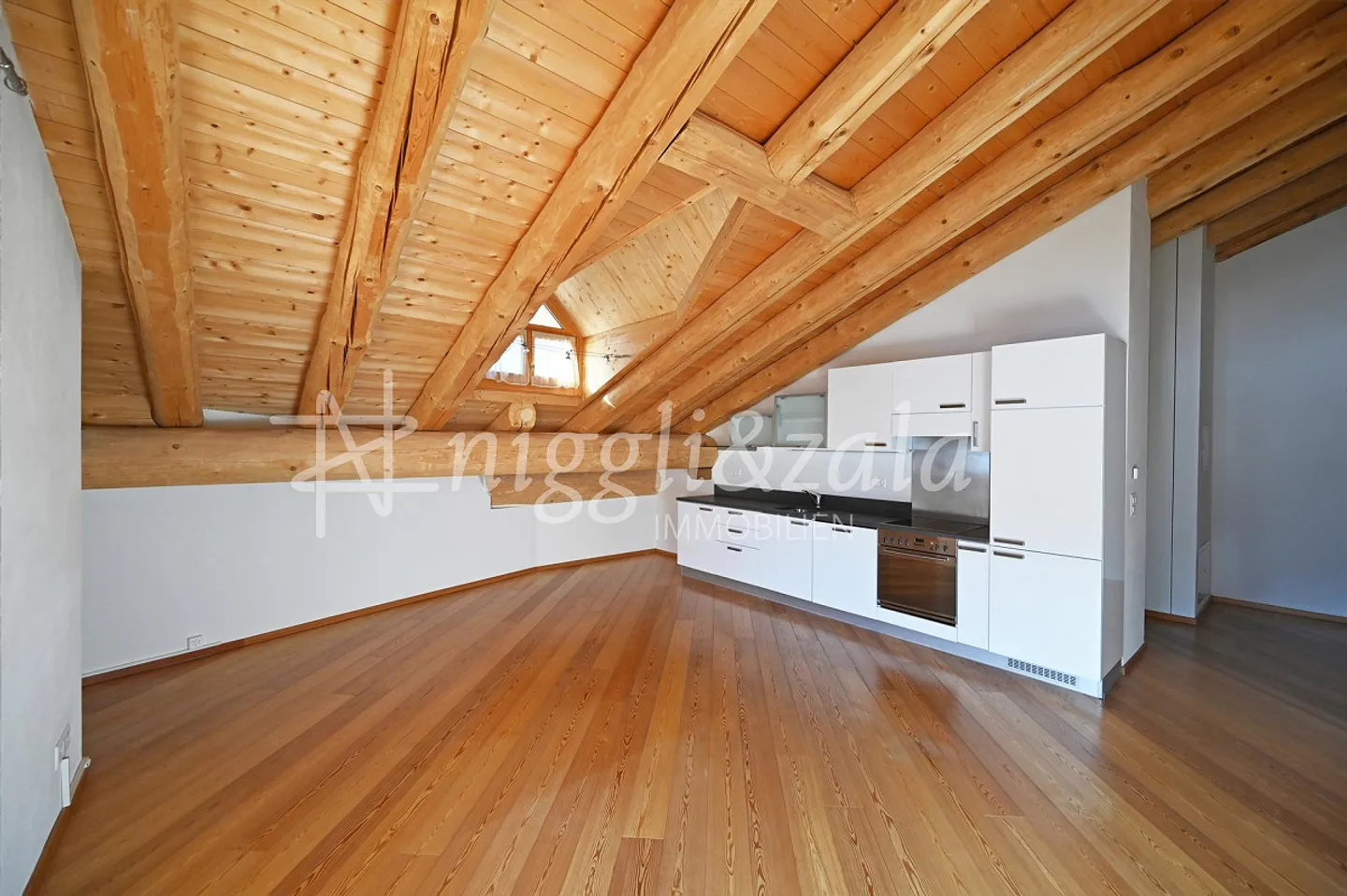 Sunny attic apartment with alpine flair and breathtaking view - Photo 2 of 6