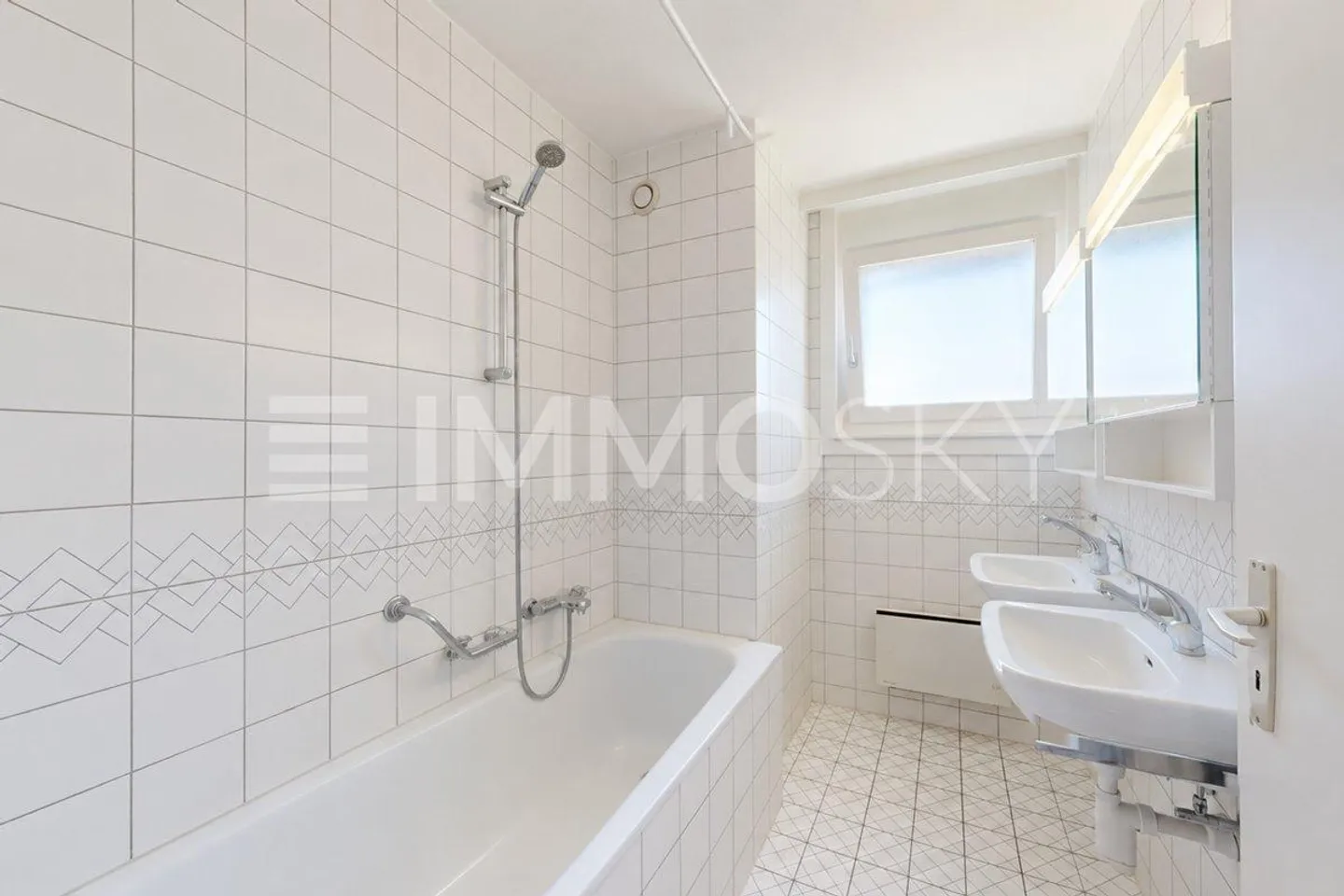 Geräumige Wohnung mit Balkon - Foto 5 von 5