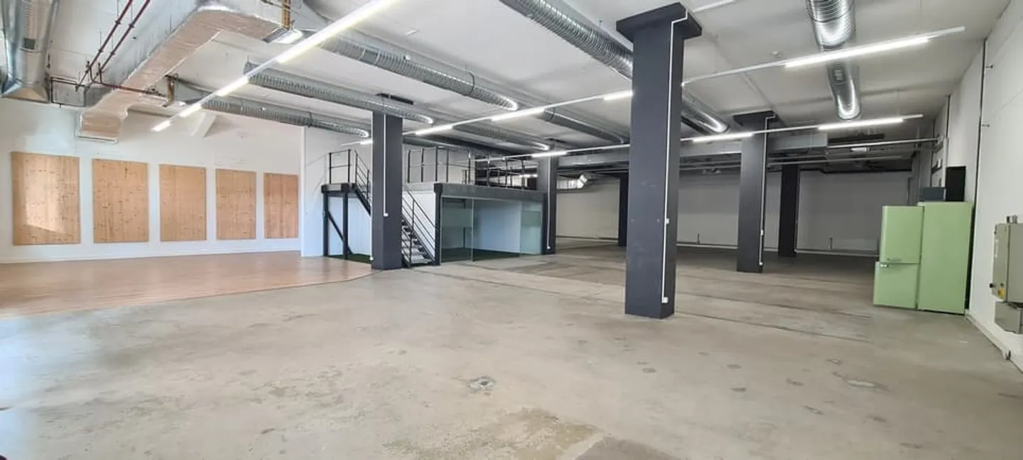 ZU VERMIETEN: AUSGEZEICHNETER GEWERBLICHER RAUM IN NEUCHÂTEL - Foto 4 von 13