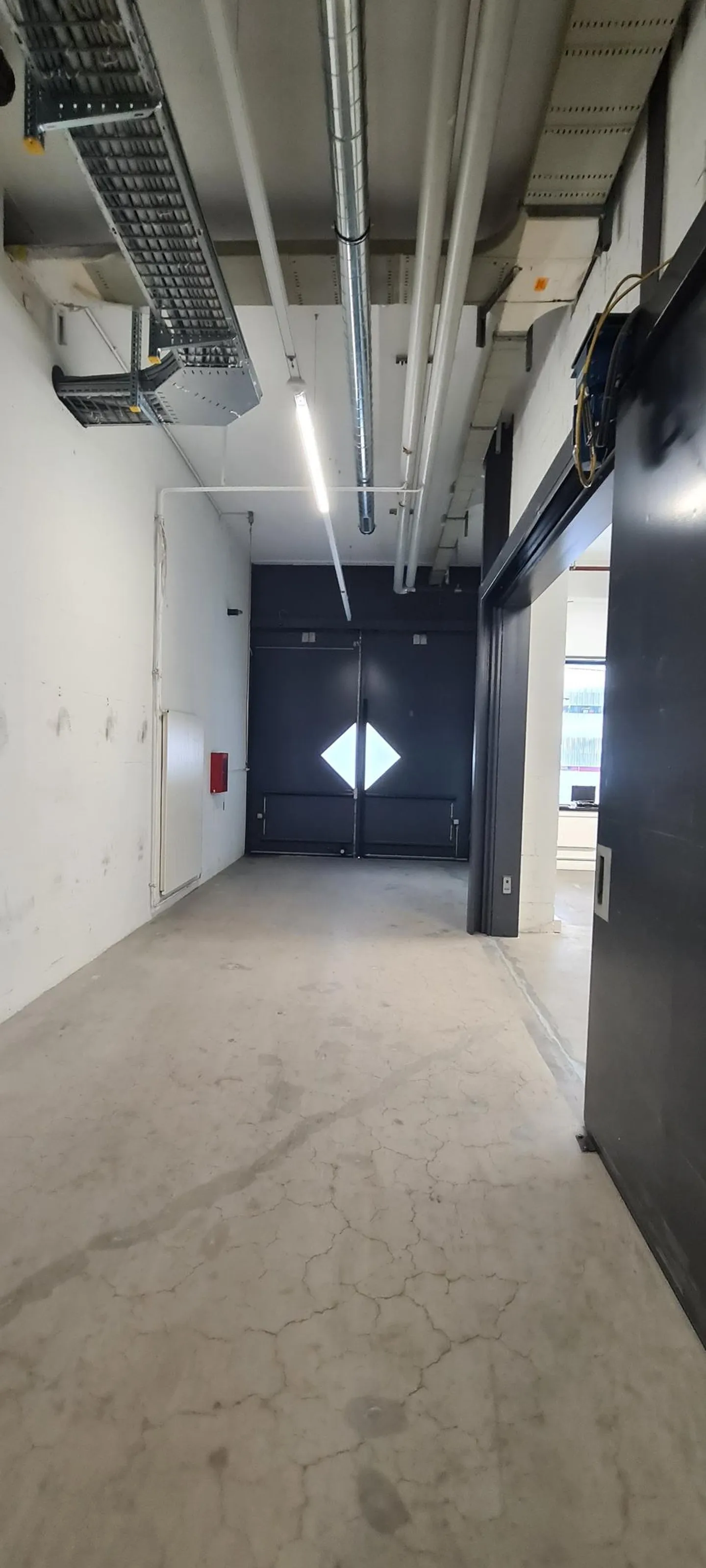 ZU VERMIETEN: AUSGEZEICHNETER GEWERBLICHER RAUM IN NEUCHÂTEL - Foto 7 von 13