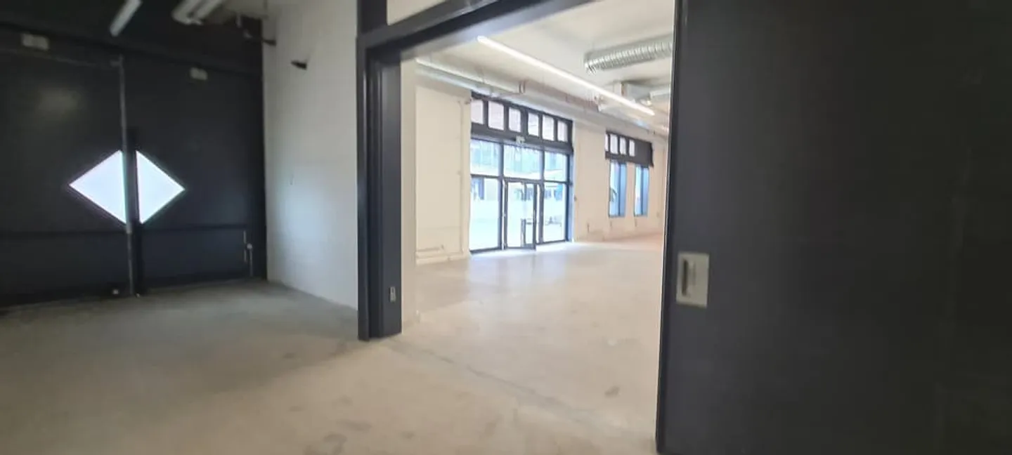 ZU VERMIETEN: AUSGEZEICHNETER GEWERBLICHER RAUM IN NEUCHÂTEL - Foto 8 von 13