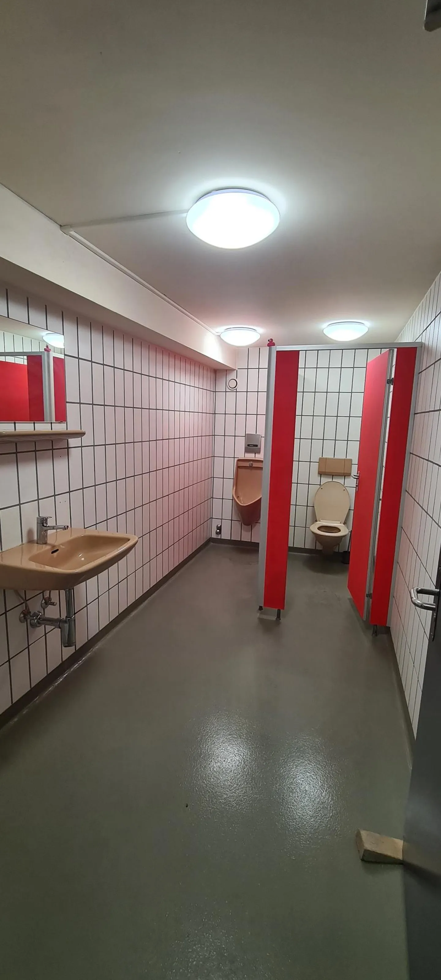 ZU VERMIETEN: AUSGEZEICHNETER GEWERBLICHER RAUM IN NEUCHÂTEL - Foto 11 von 13