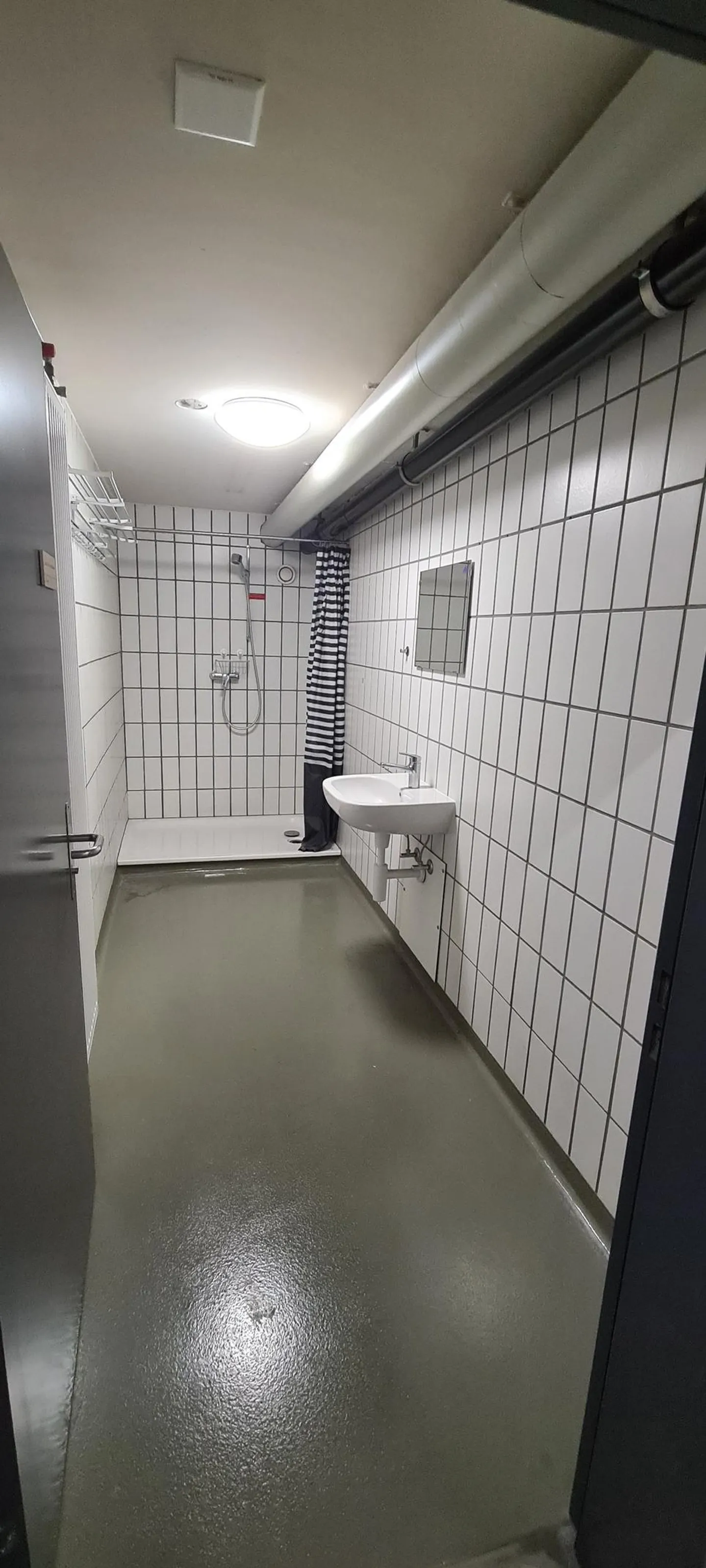 ZU VERMIETEN: AUSGEZEICHNETER GEWERBLICHER RAUM IN NEUCHÂTEL - Foto 12 von 13