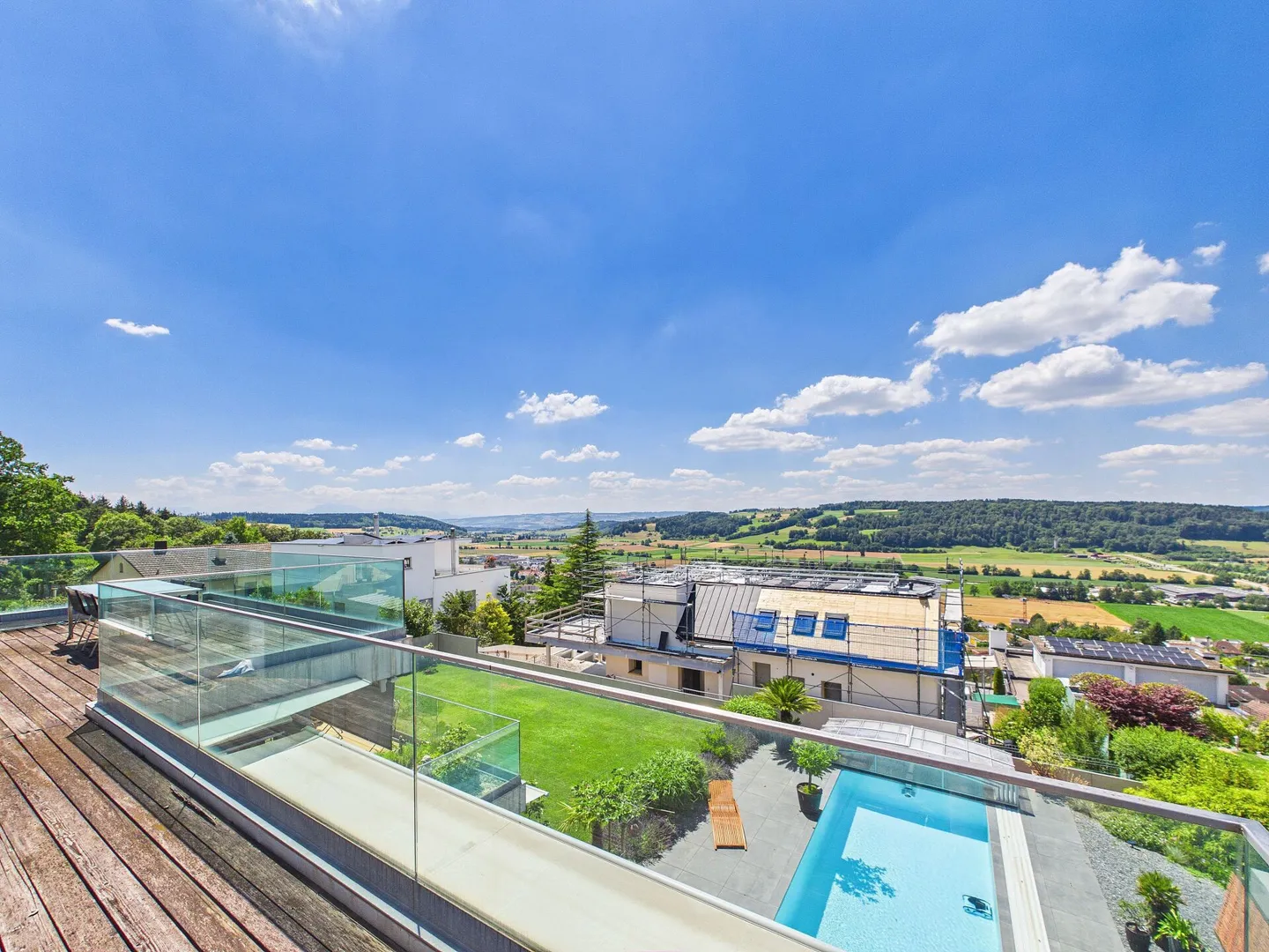 Exclusive 6.5-room maisonette terrace apartment with Alpine panorama & 75 m² sun terrace - Photo 1 of 13