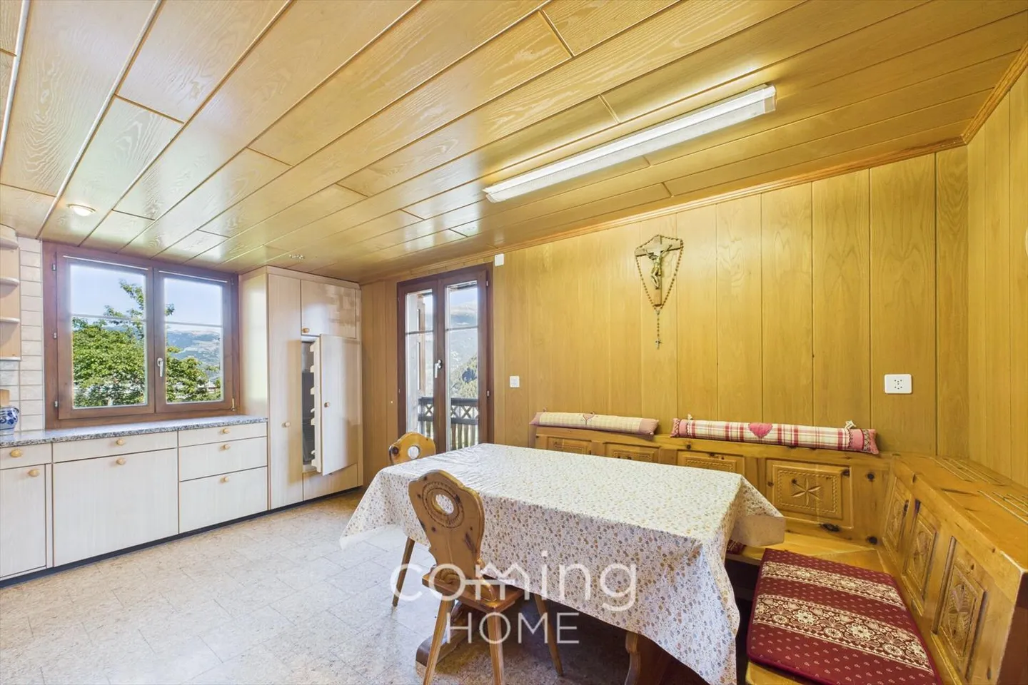 Charming 3.5-room apartment in Embd - including 2-room attic - Photo 3 of 13