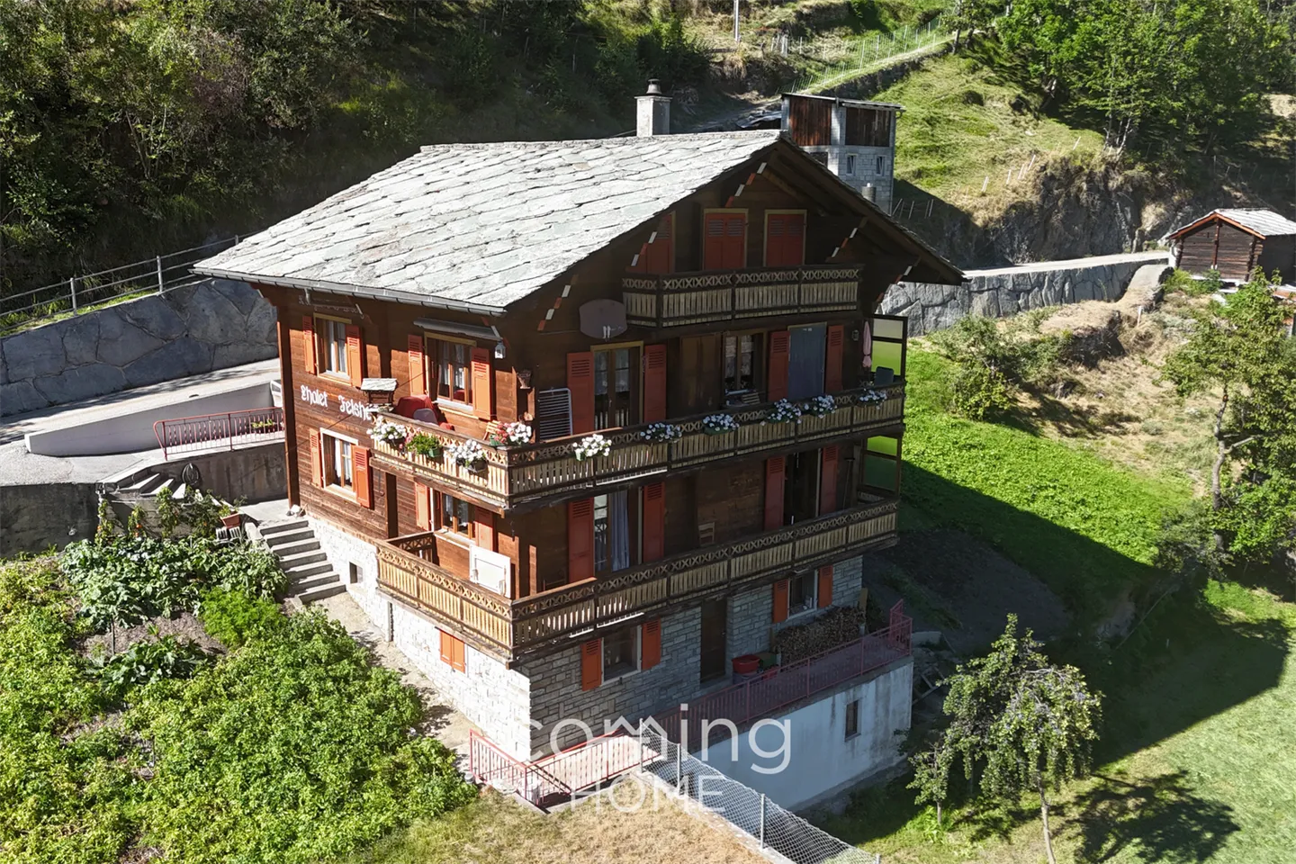 Charming 3.5-room apartment in Embd - including 2-room attic - Photo 1 of 13