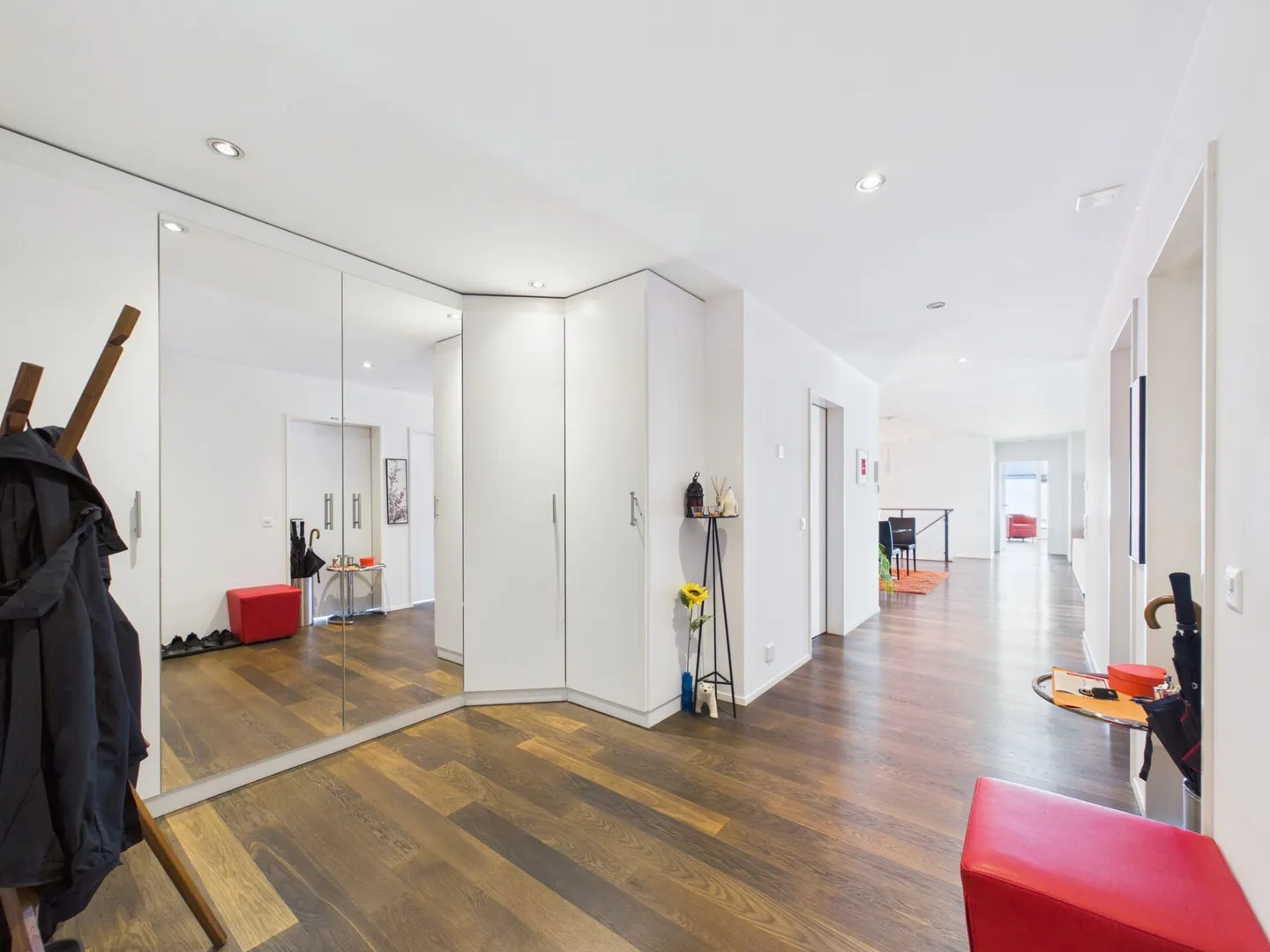Exclusive 6.5-room maisonette terrace apartment with Alpine panorama & 75 m² sun terrace - Photo 4 of 13