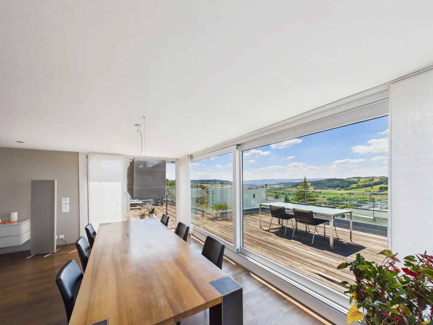 Exclusive 6.5-room maisonette terrace apartment with Alpine panorama & 75 m² sun terrace - Photo 6 of 13