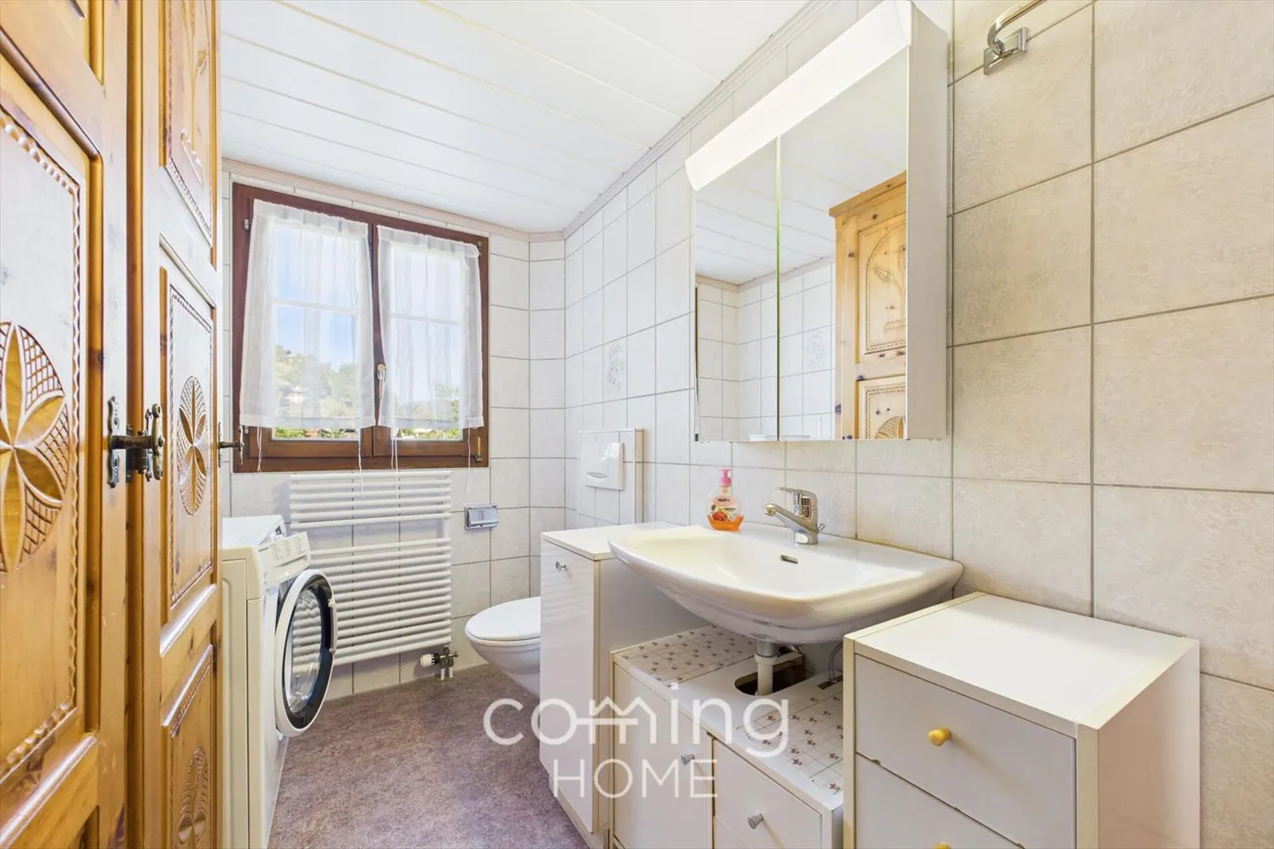 Charming 3.5-room apartment in Embd - including 2-room attic - Photo 9 of 13