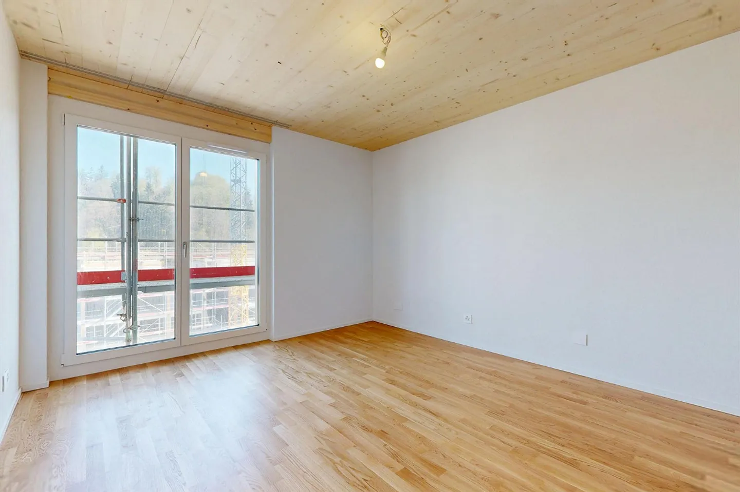 Spacious 4.5-Room Apartment - Photo 5 of 9