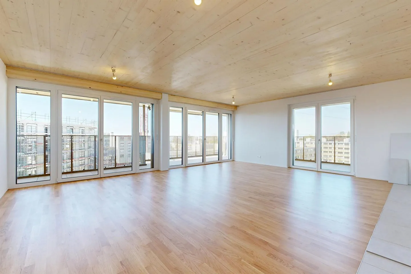 Spacious 4.5-Room Apartment - Photo 1 of 9